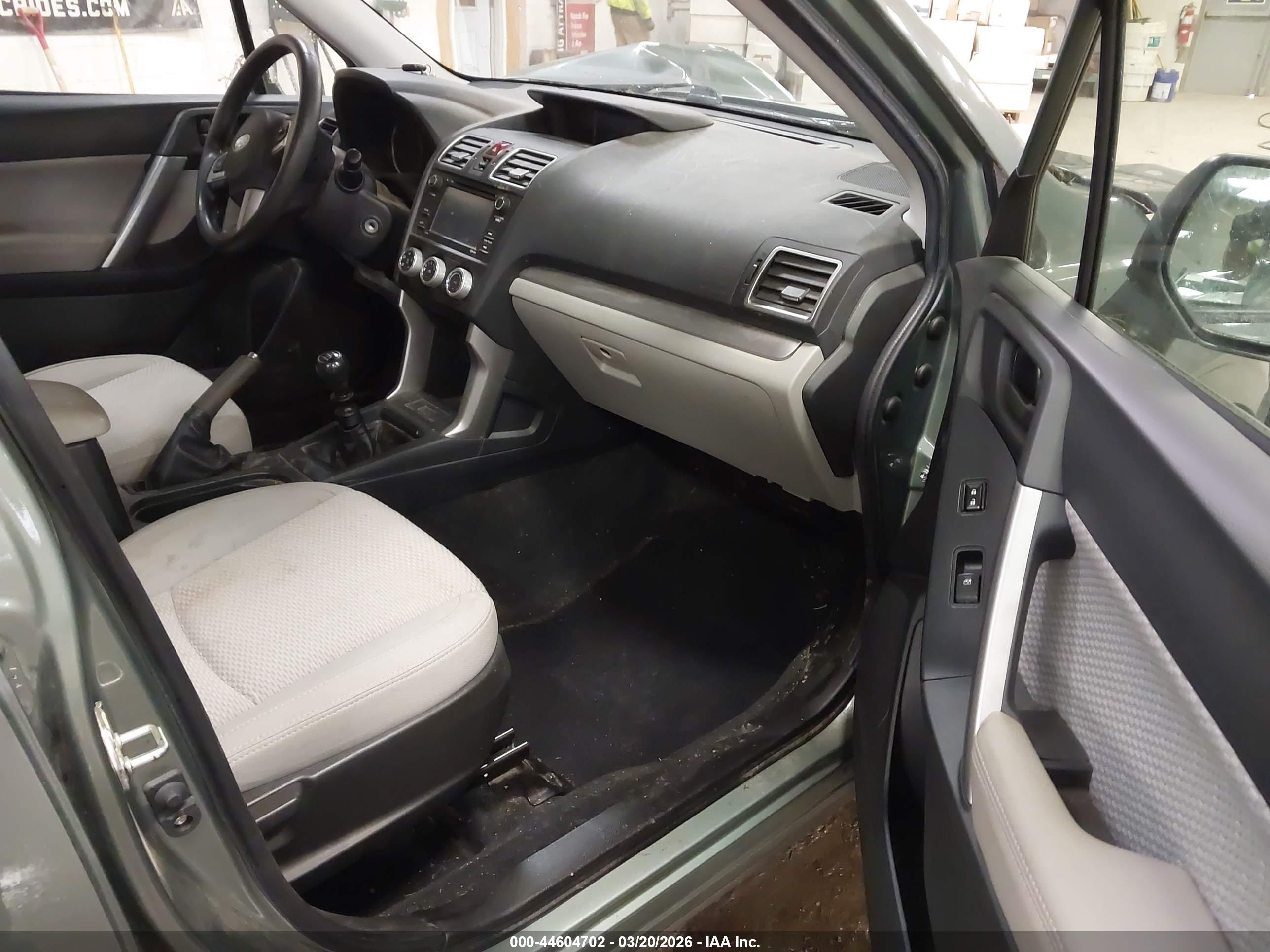 SUBARU FORESTER image 5