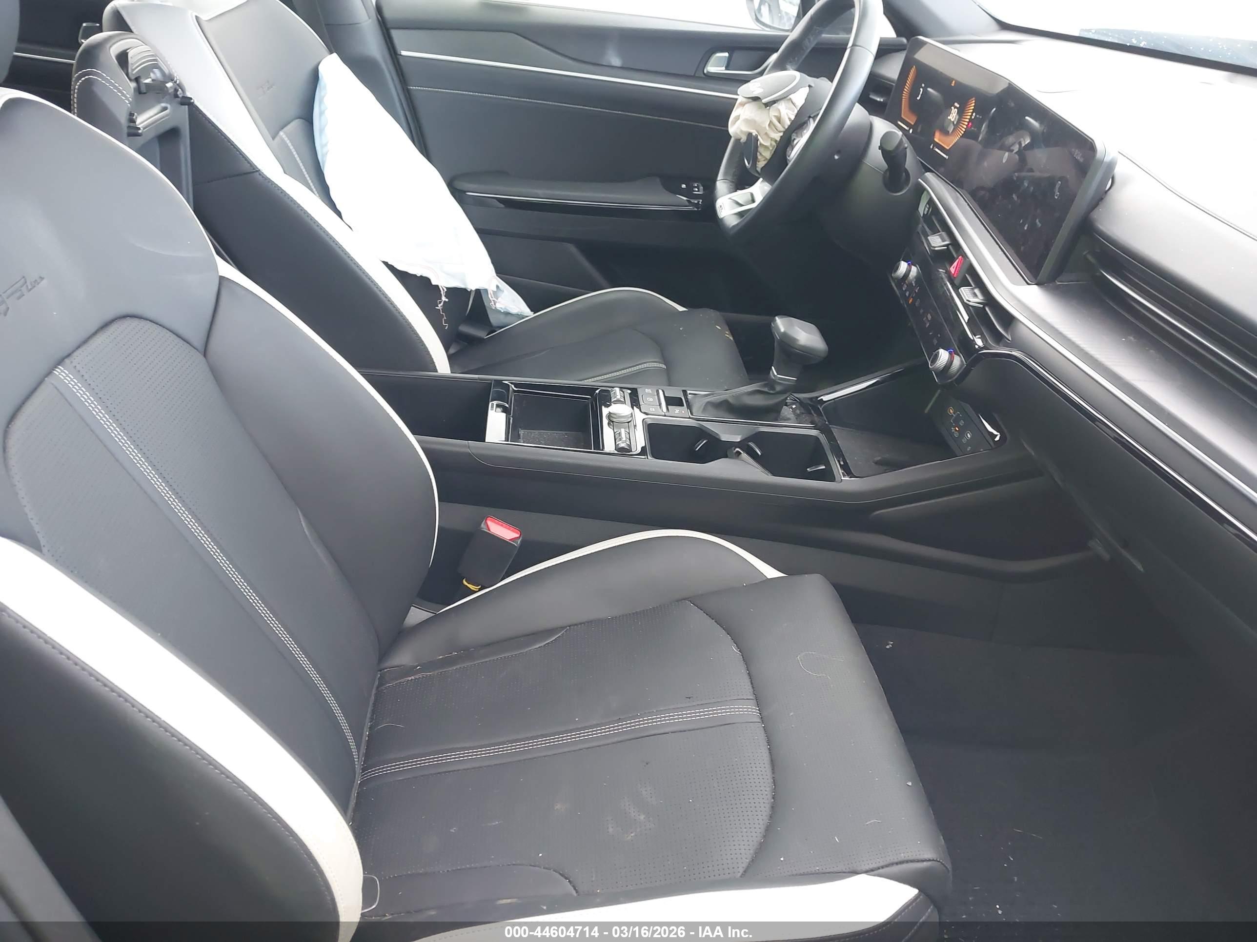 KIA K5 image 5