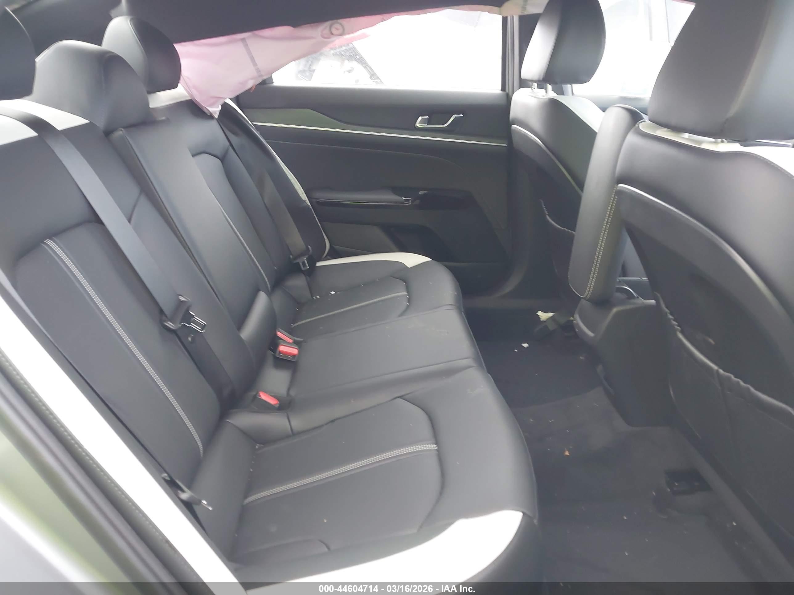 KIA K5 image 8