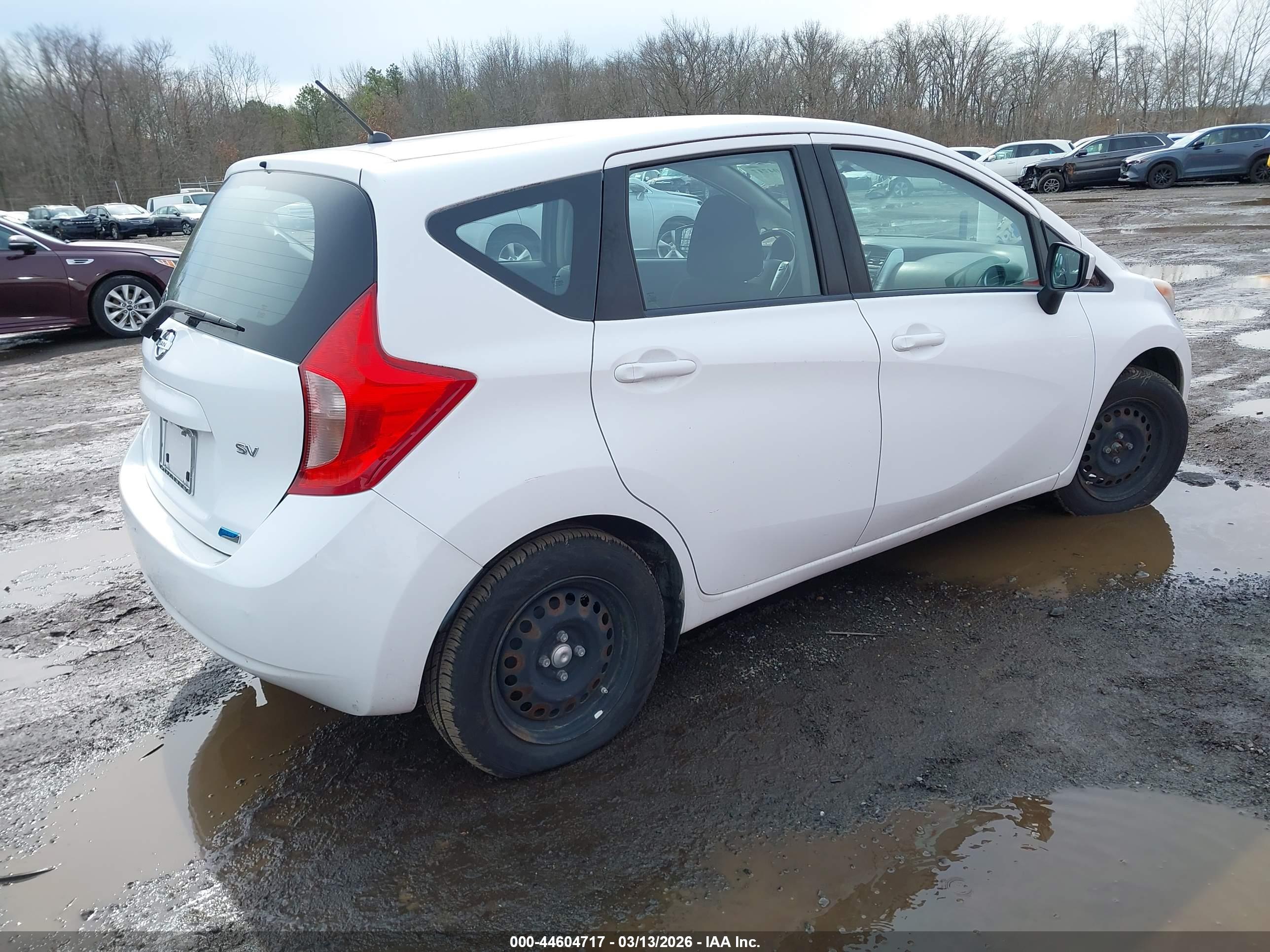 NISSAN VERSA image 4