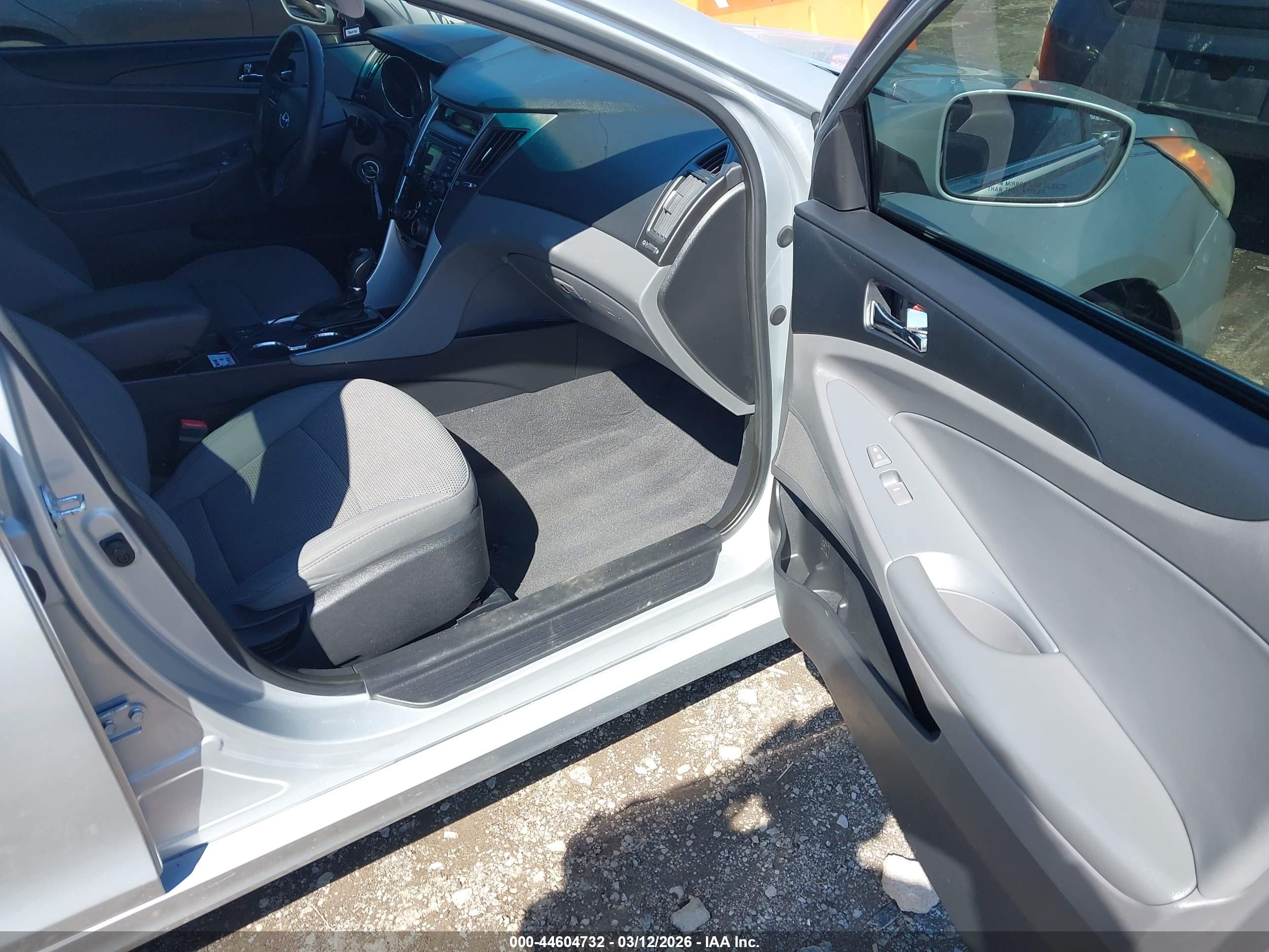 HYUNDAI SONATA image 5