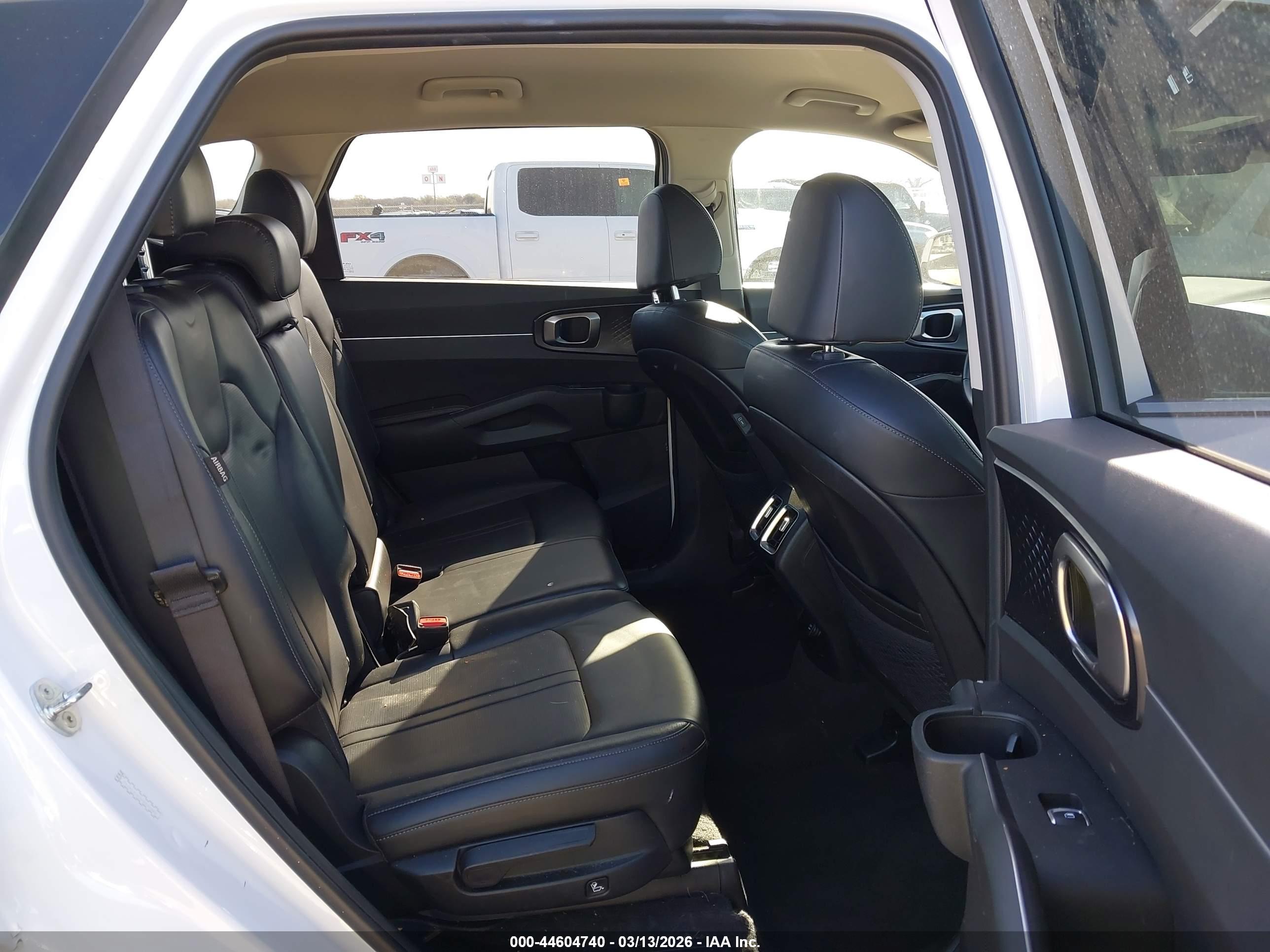 KIA SORENTO image 8