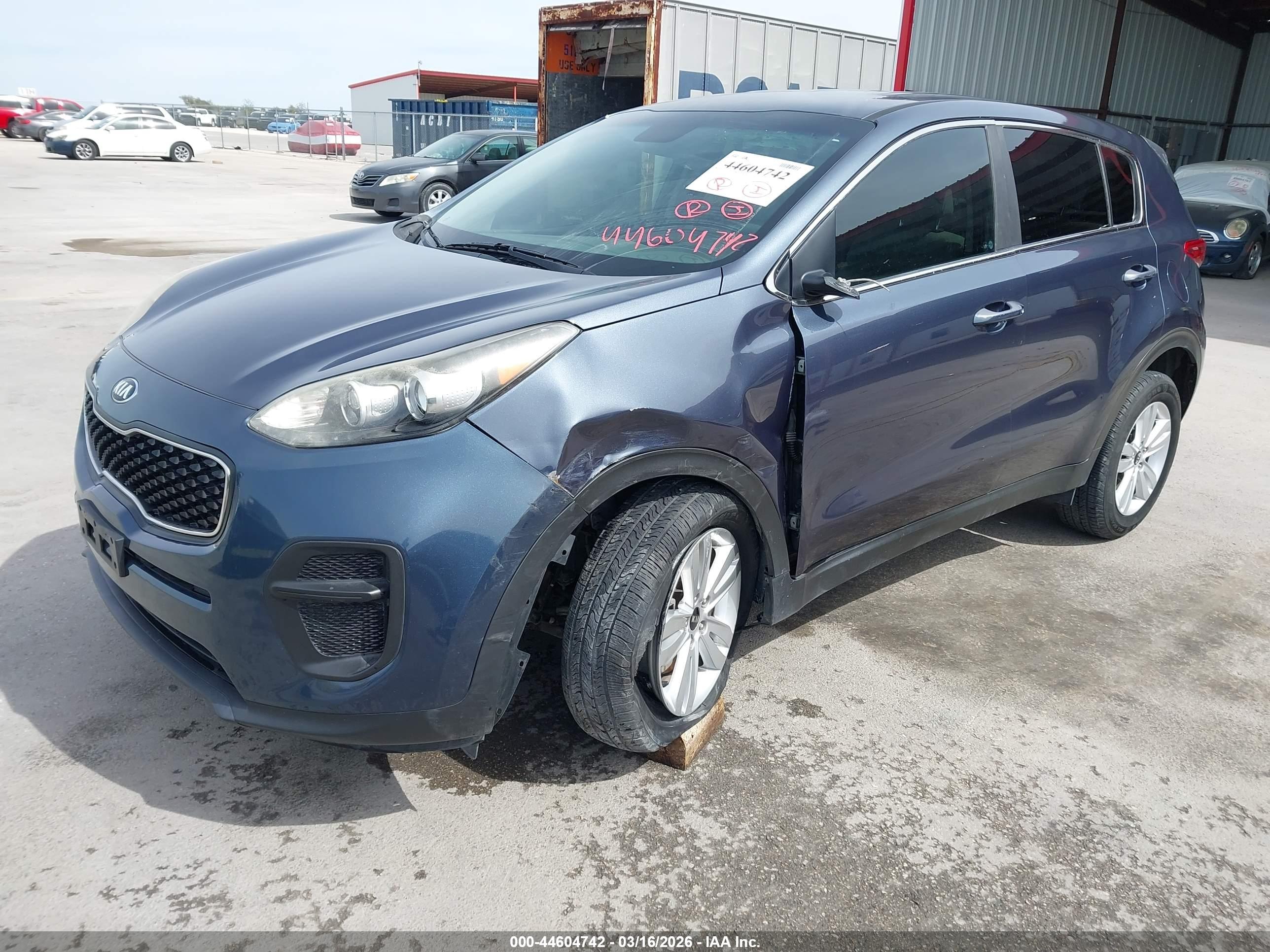 KIA SPORTAGE image 2