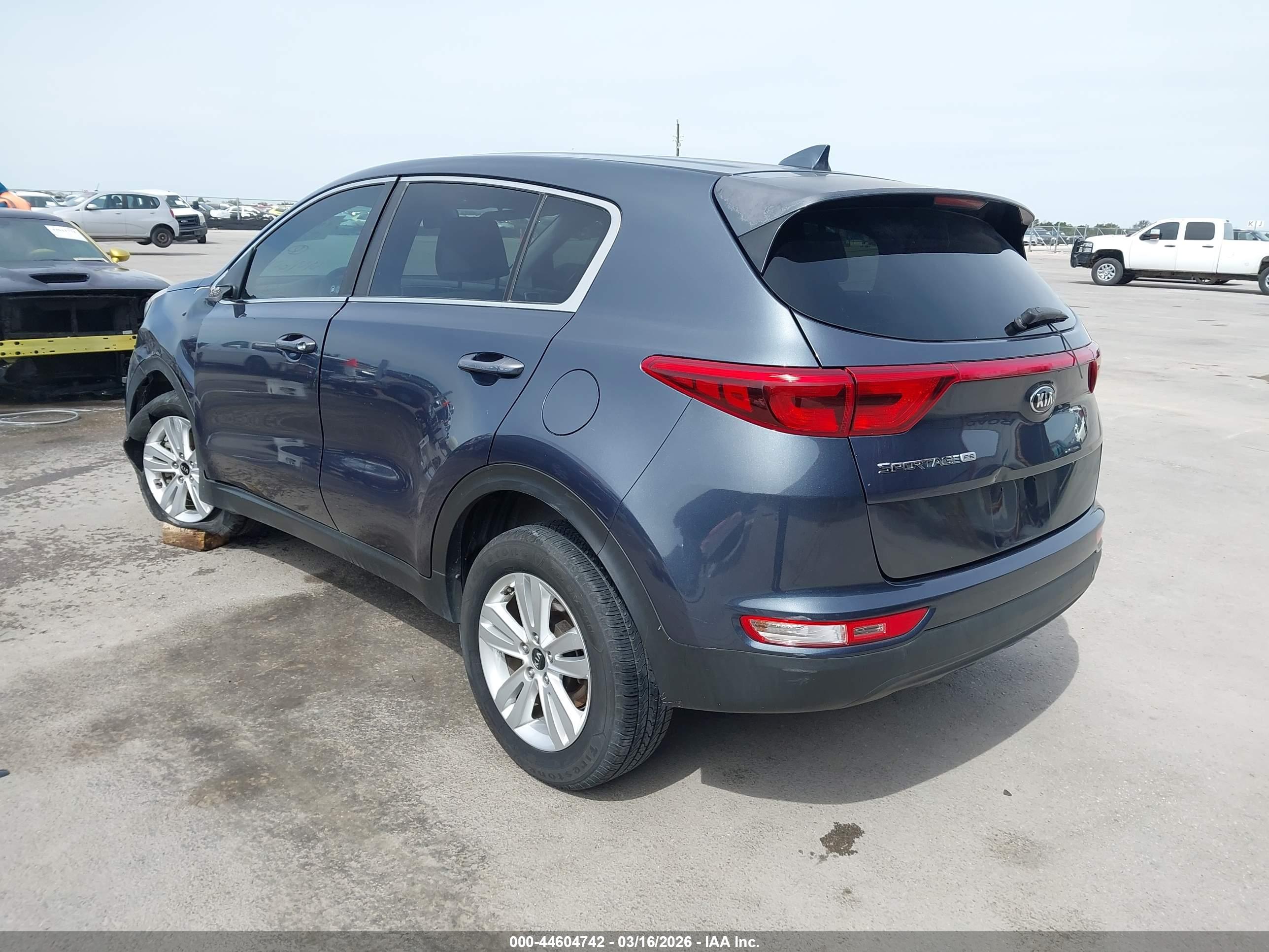 KIA SPORTAGE image 3