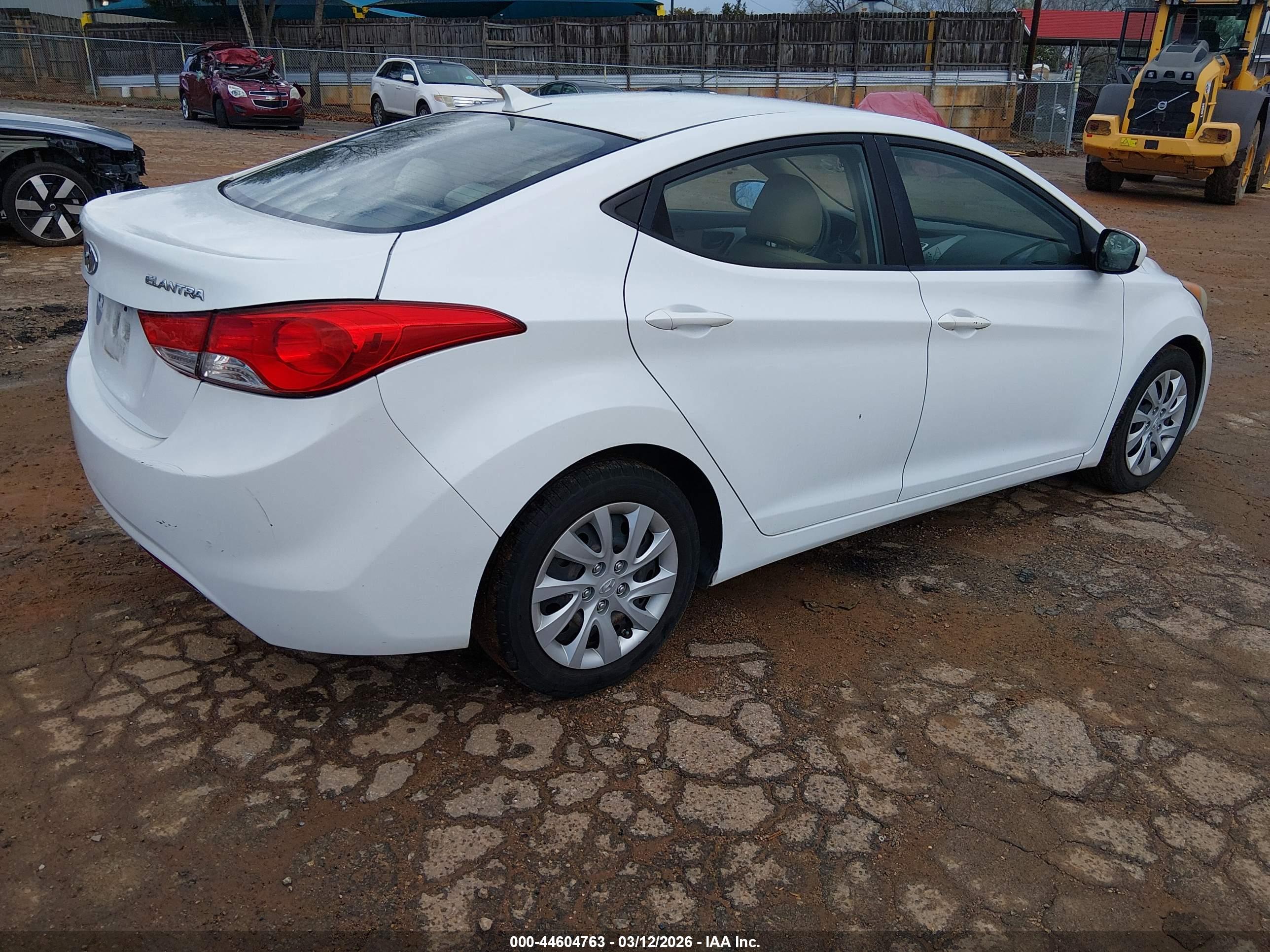 HYUNDAI ELANTRA image 4