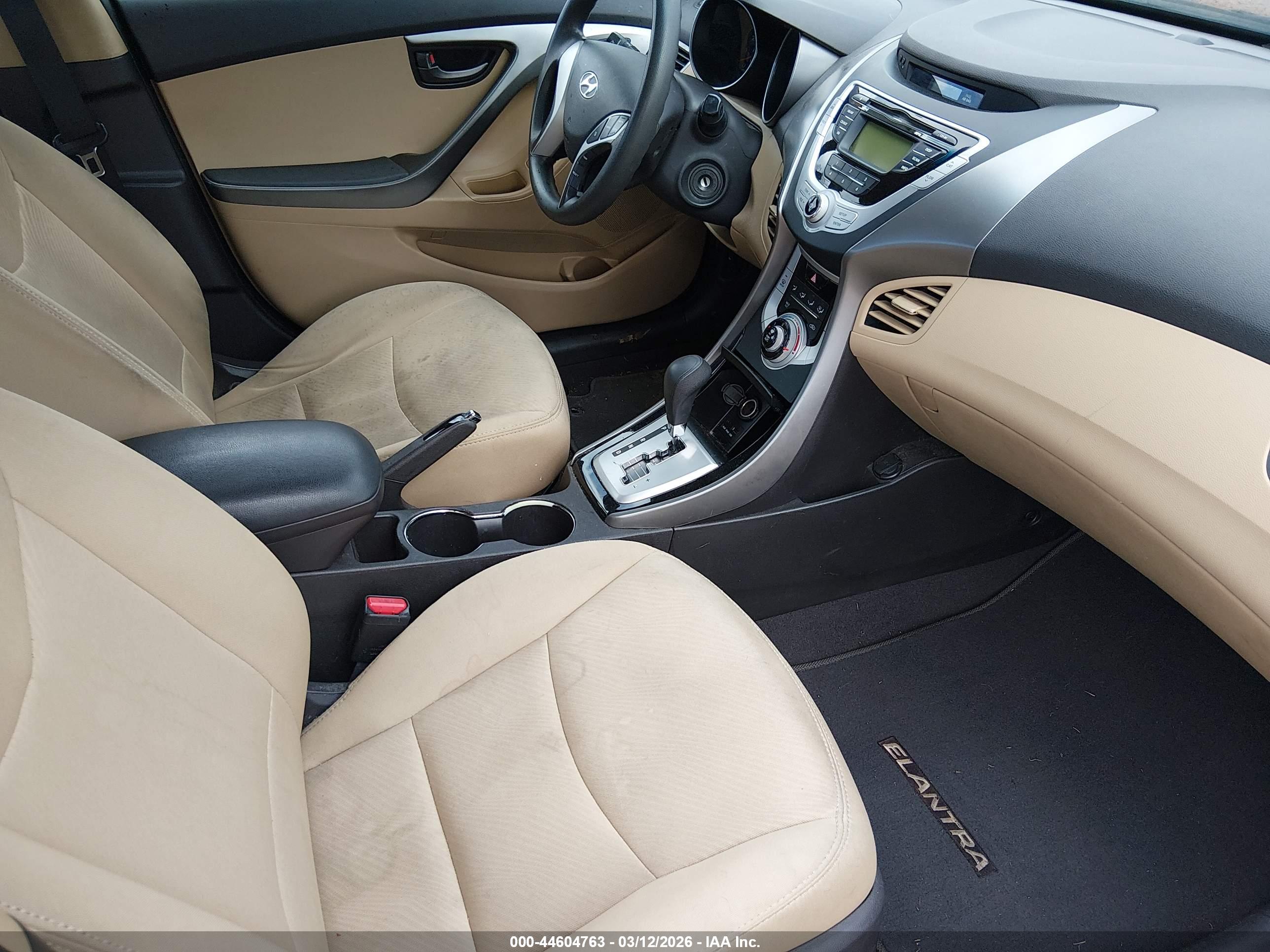 HYUNDAI ELANTRA image 5