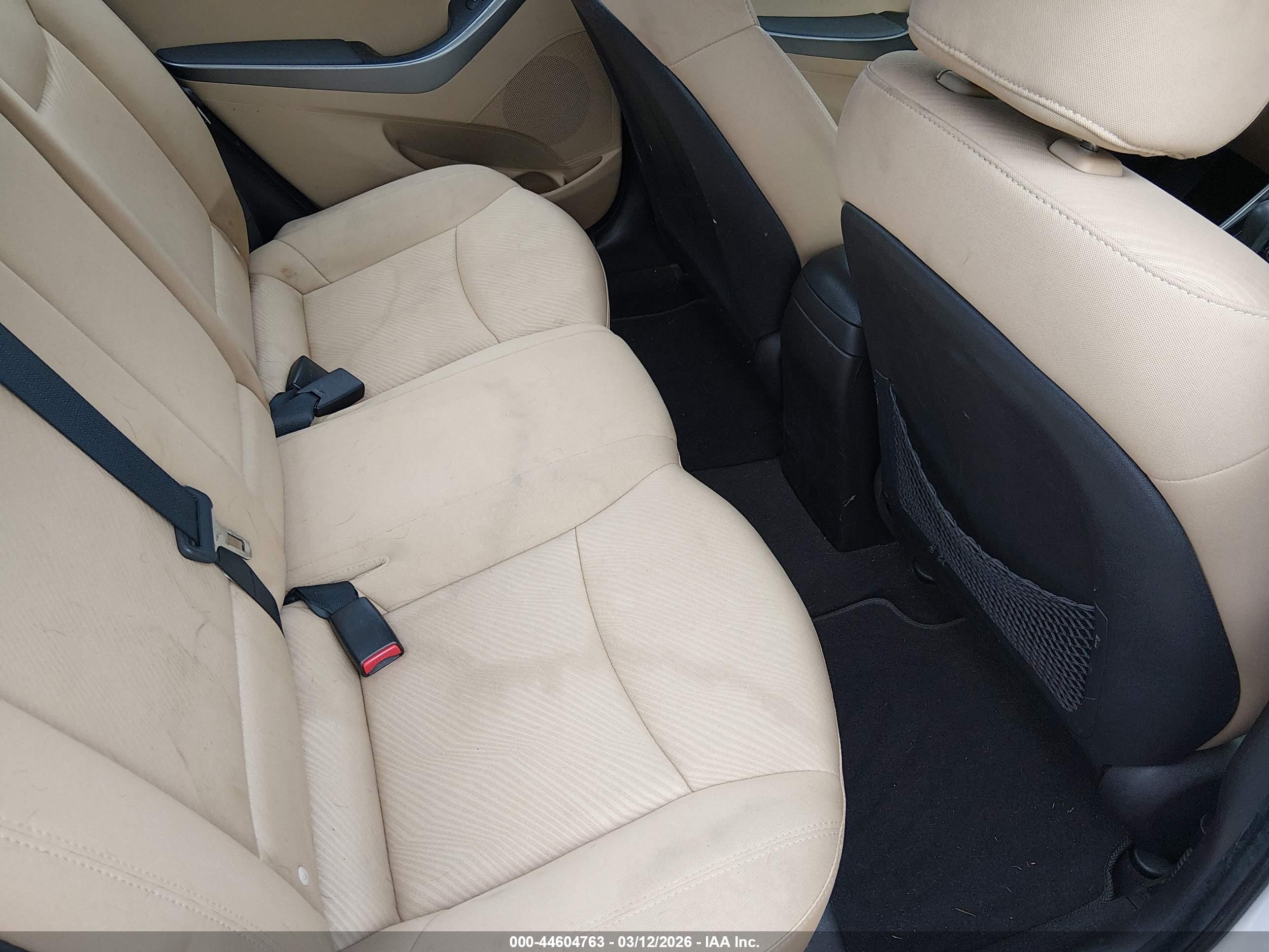 HYUNDAI ELANTRA image 8
