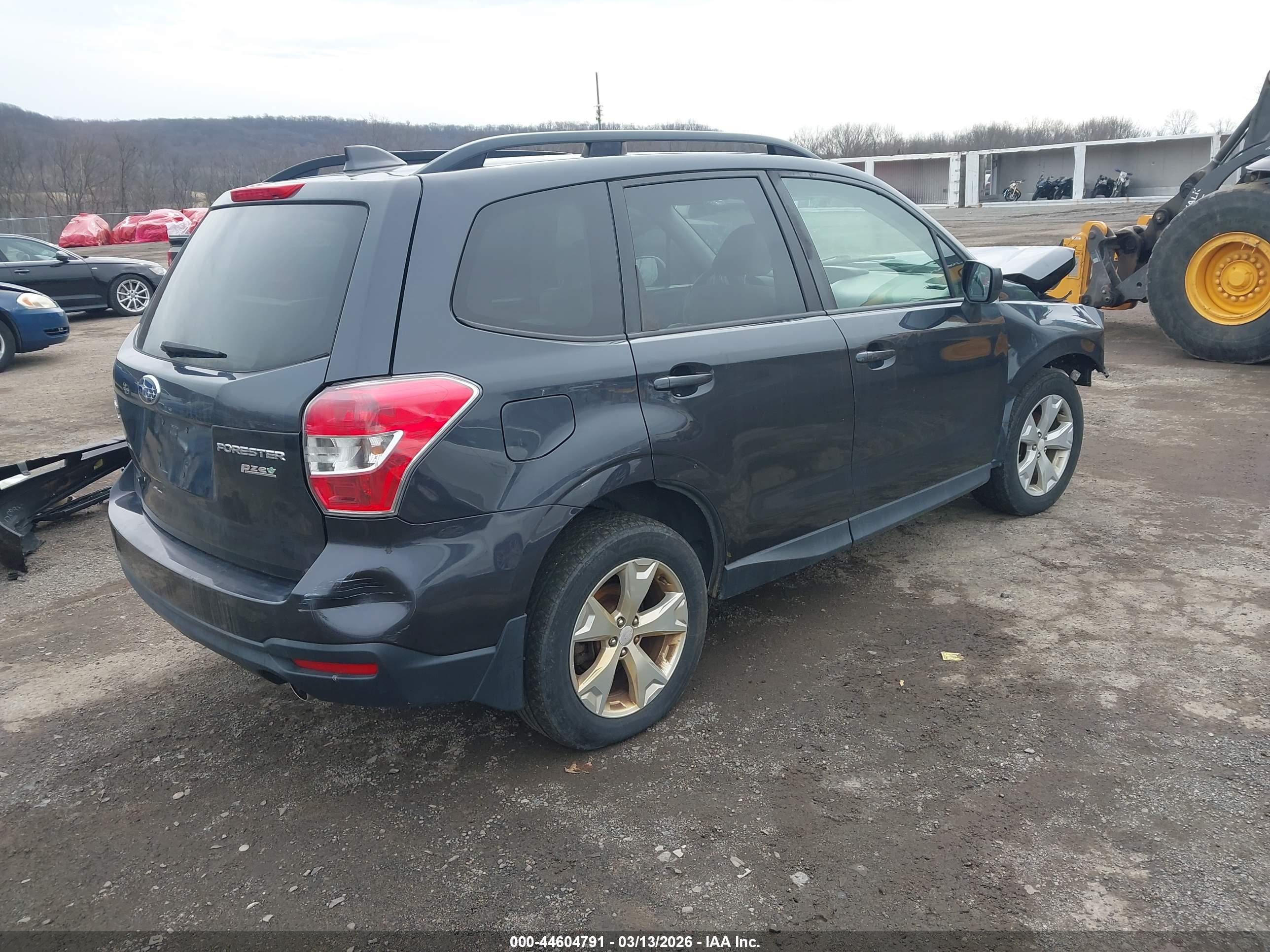 SUBARU FORESTER image 4