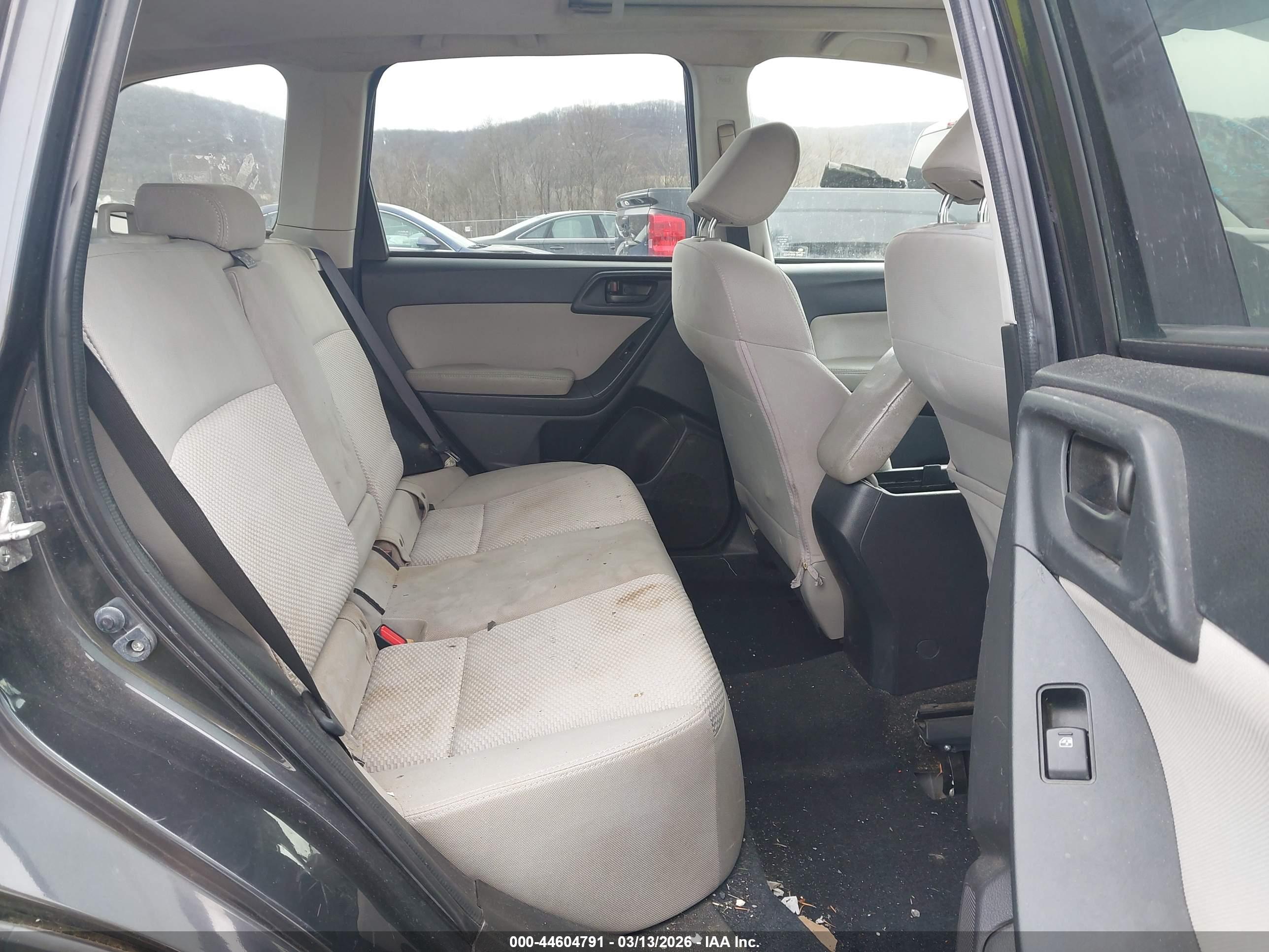 SUBARU FORESTER image 8