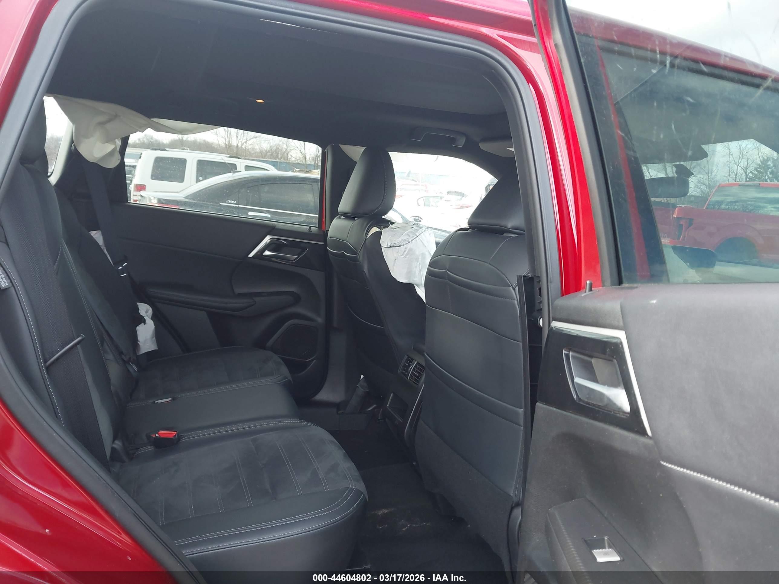 MITSUBISHI OUTLANDER image 8