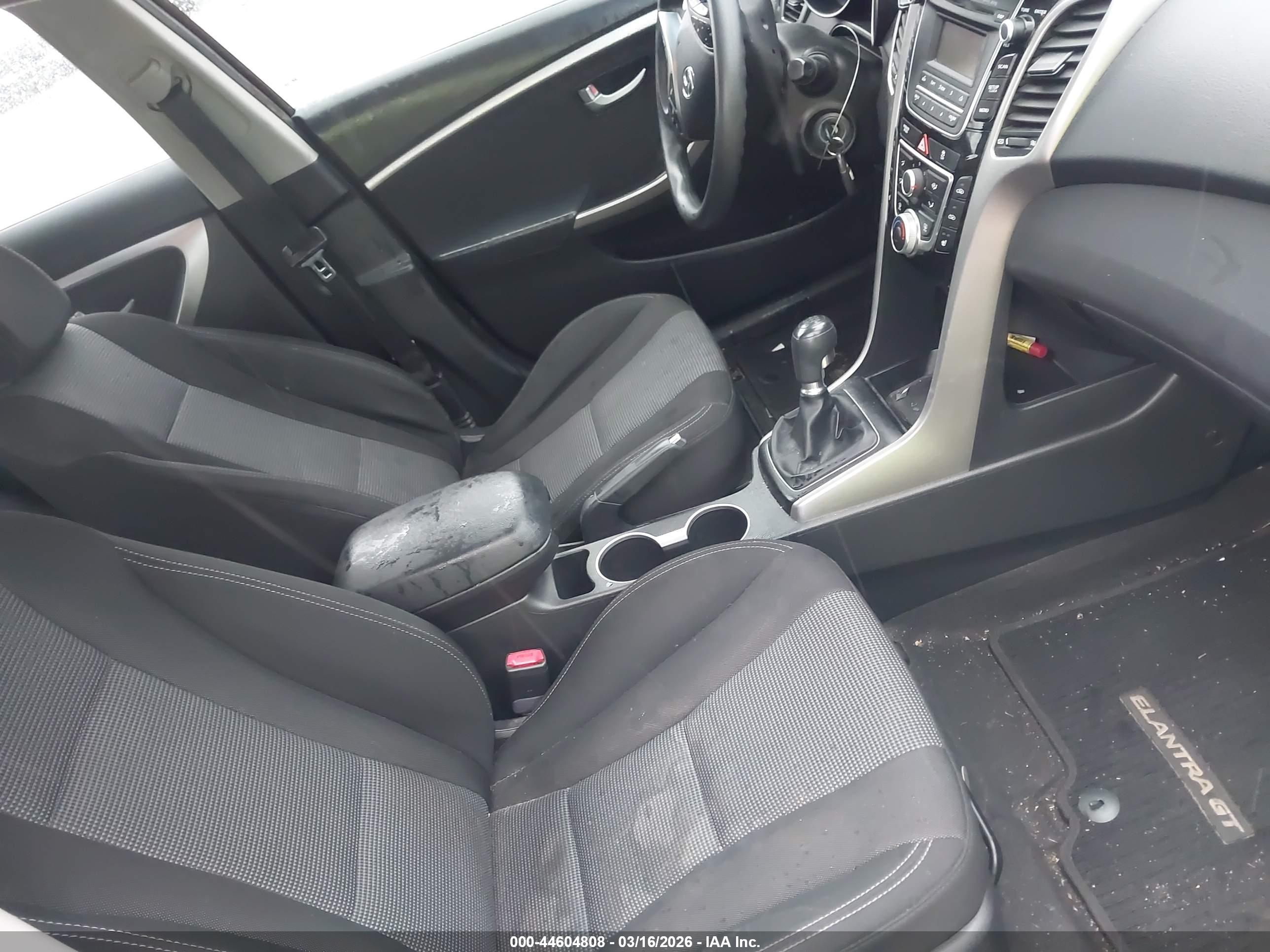 HYUNDAI ELANTRA image 5