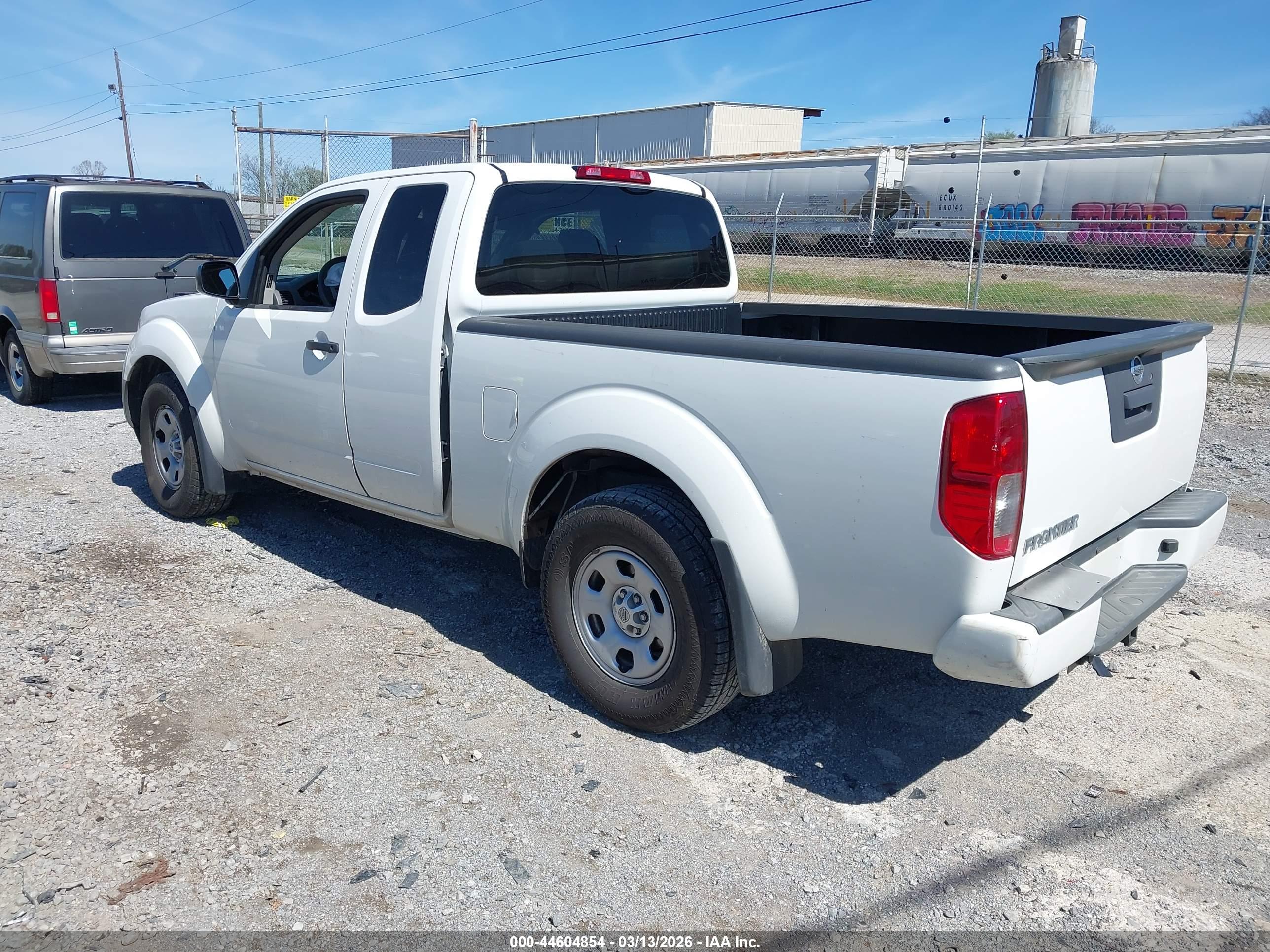 NISSAN FRONTIER image 3
