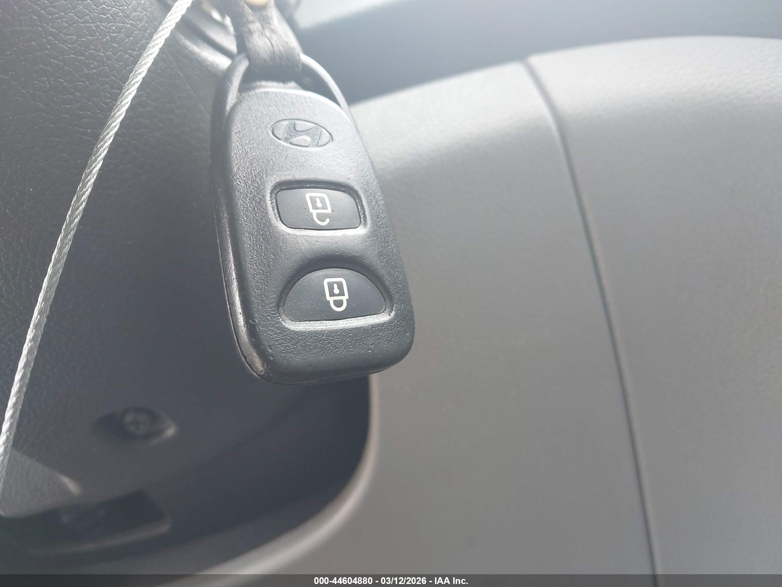 HYUNDAI ACCENT image 11