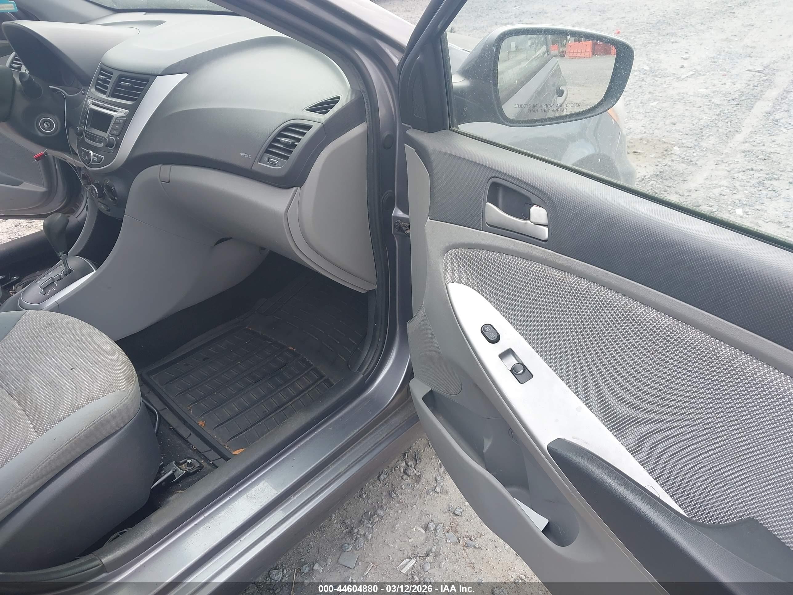 HYUNDAI ACCENT image 5