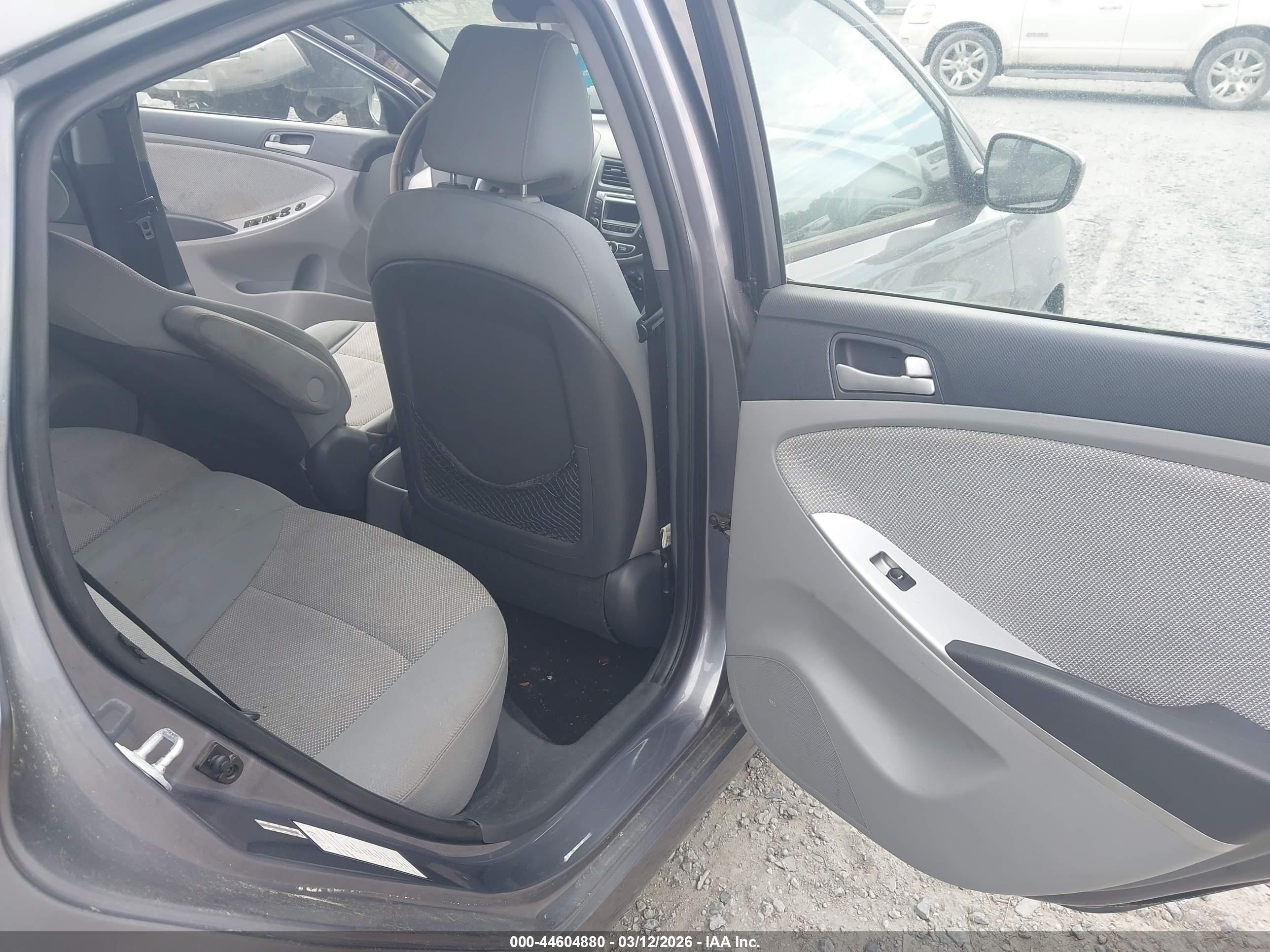 HYUNDAI ACCENT image 8