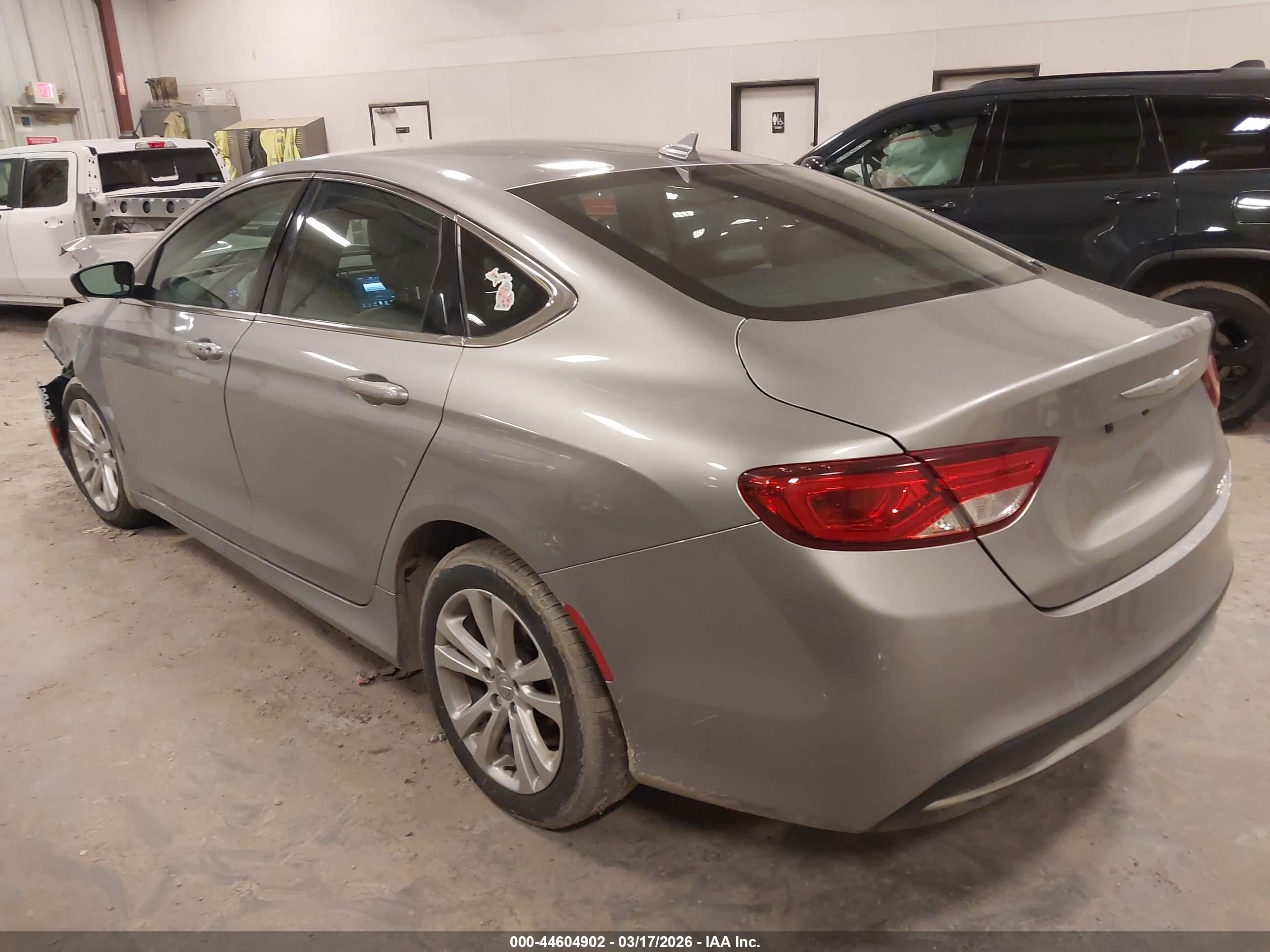 CHRYSLER 200 image 3