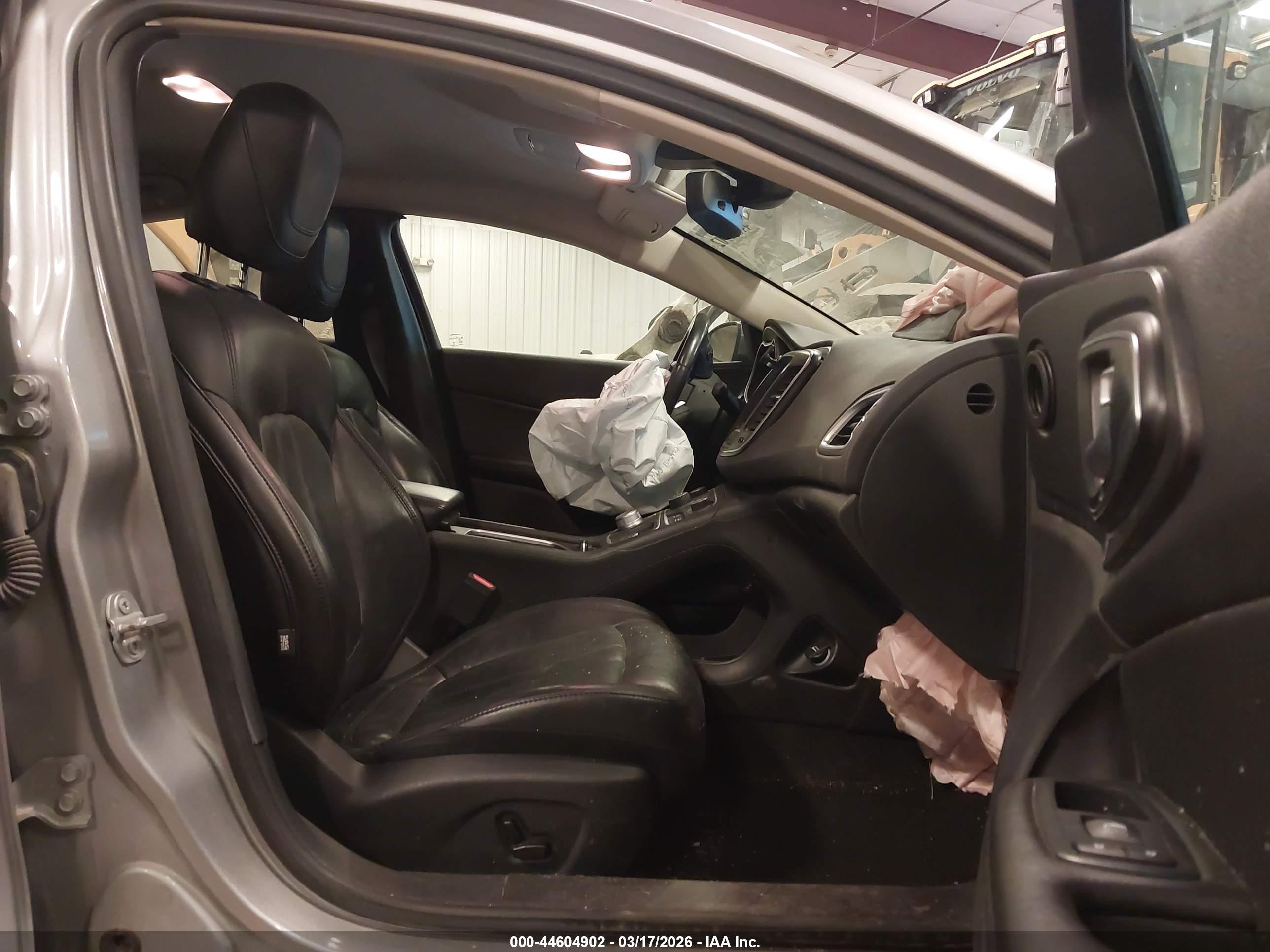 CHRYSLER 200 image 5