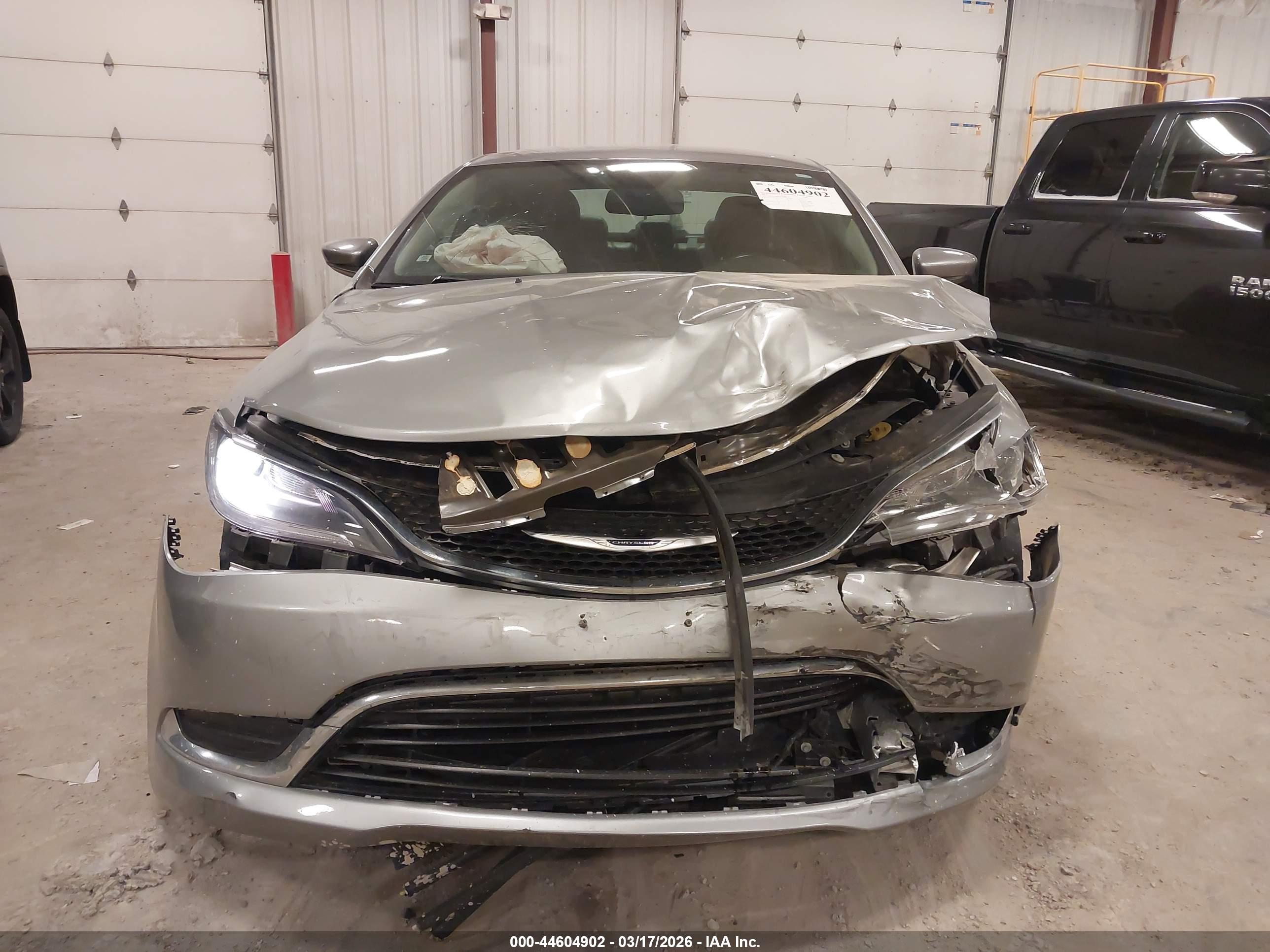 CHRYSLER 200 image 6