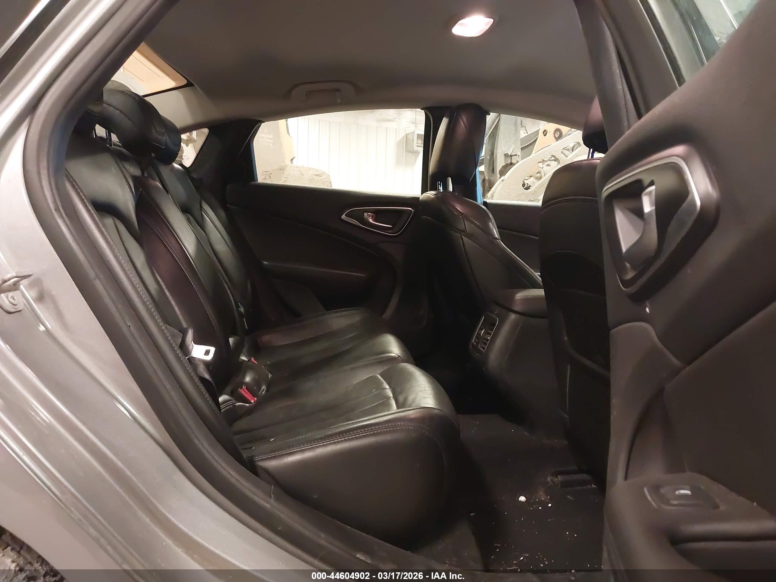 CHRYSLER 200 image 8