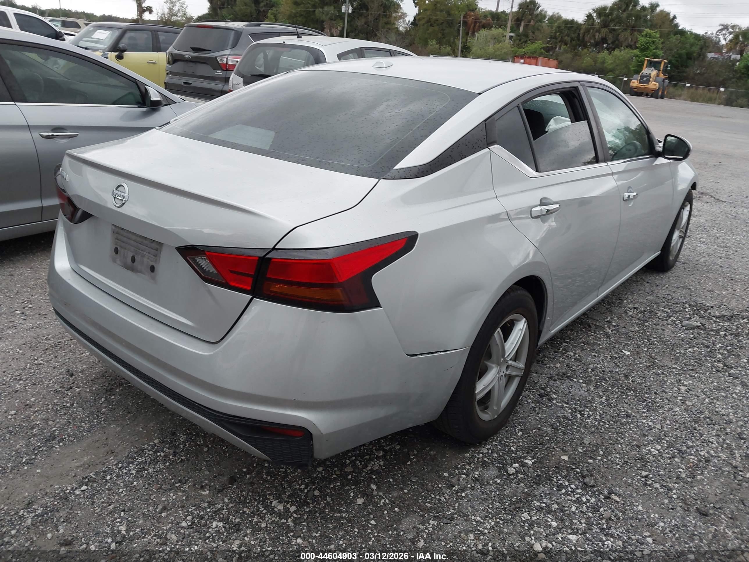 NISSAN ALTIMA image 4