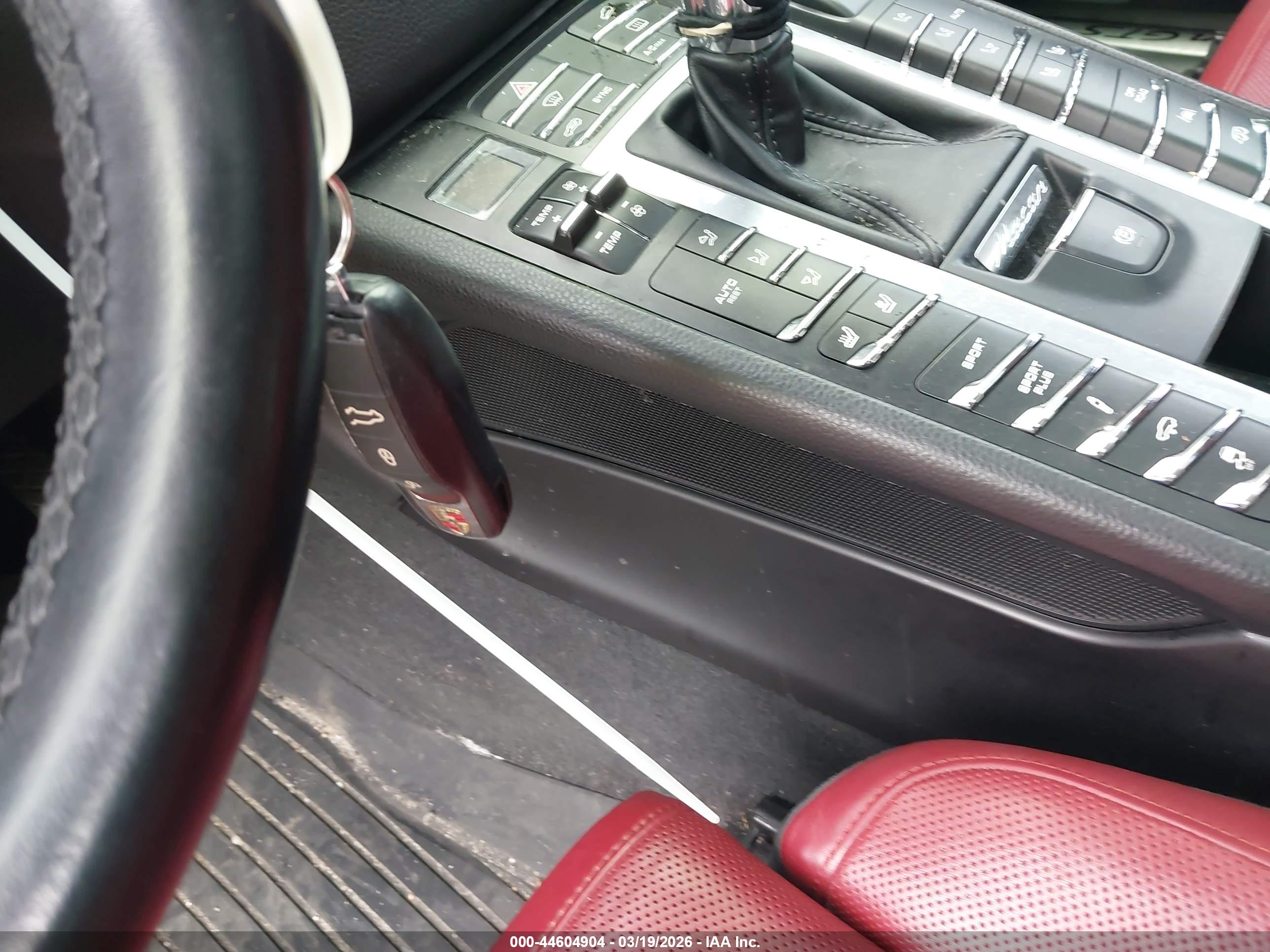 PORSCHE MACAN image 11