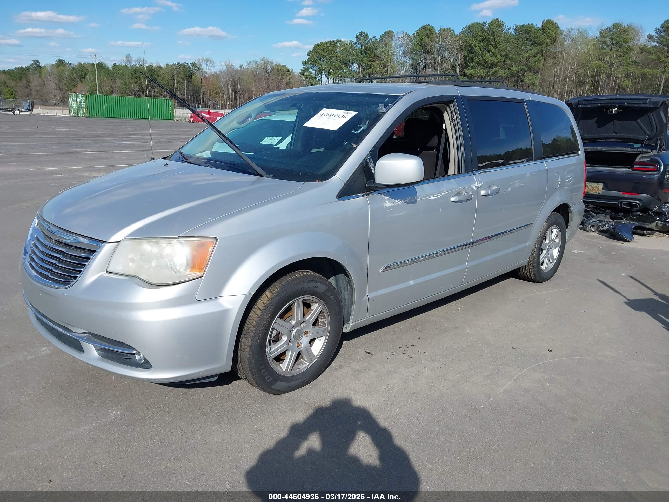 CHRYSLER TOWN image 2