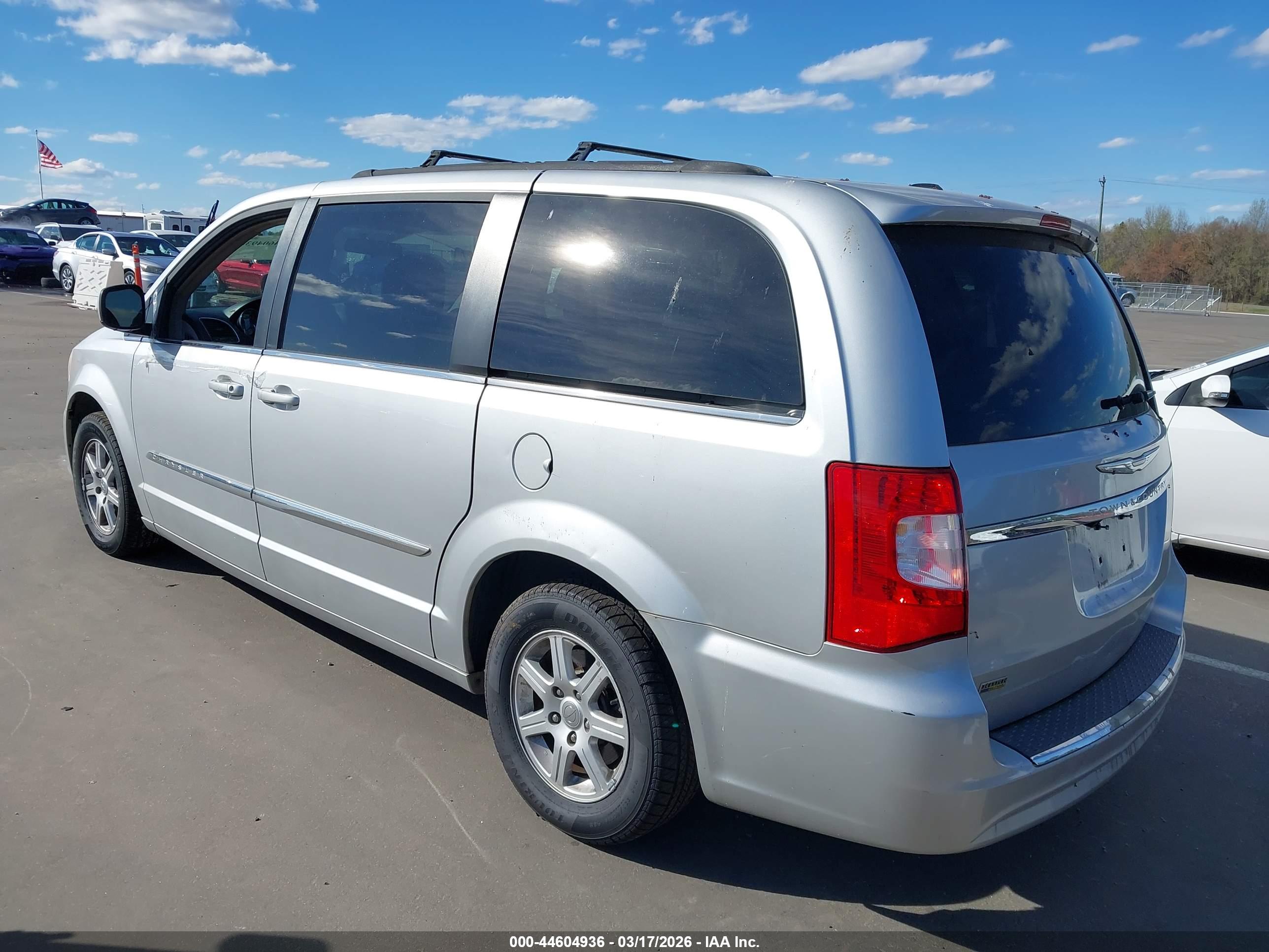 CHRYSLER TOWN image 3
