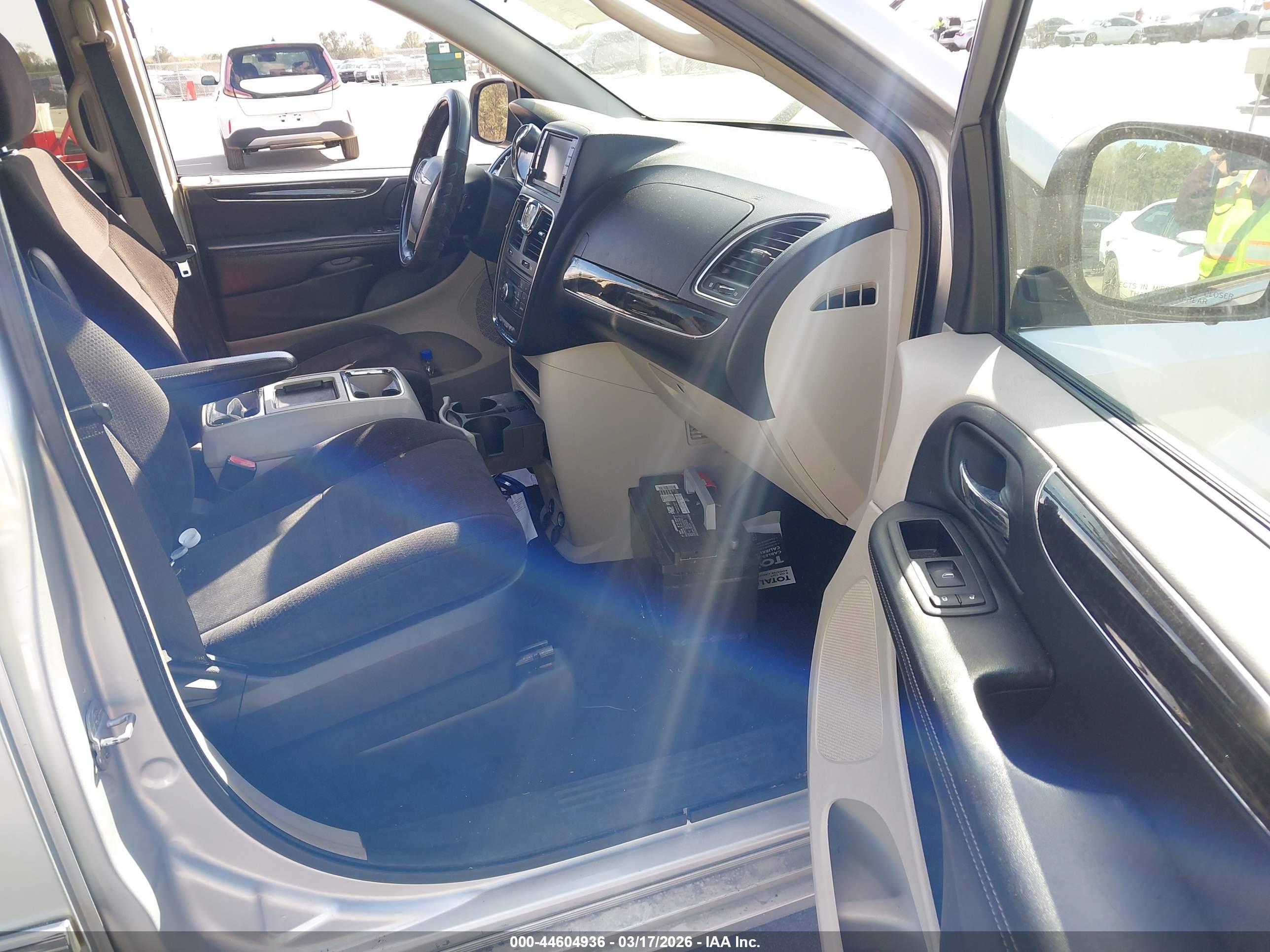 CHRYSLER TOWN image 5