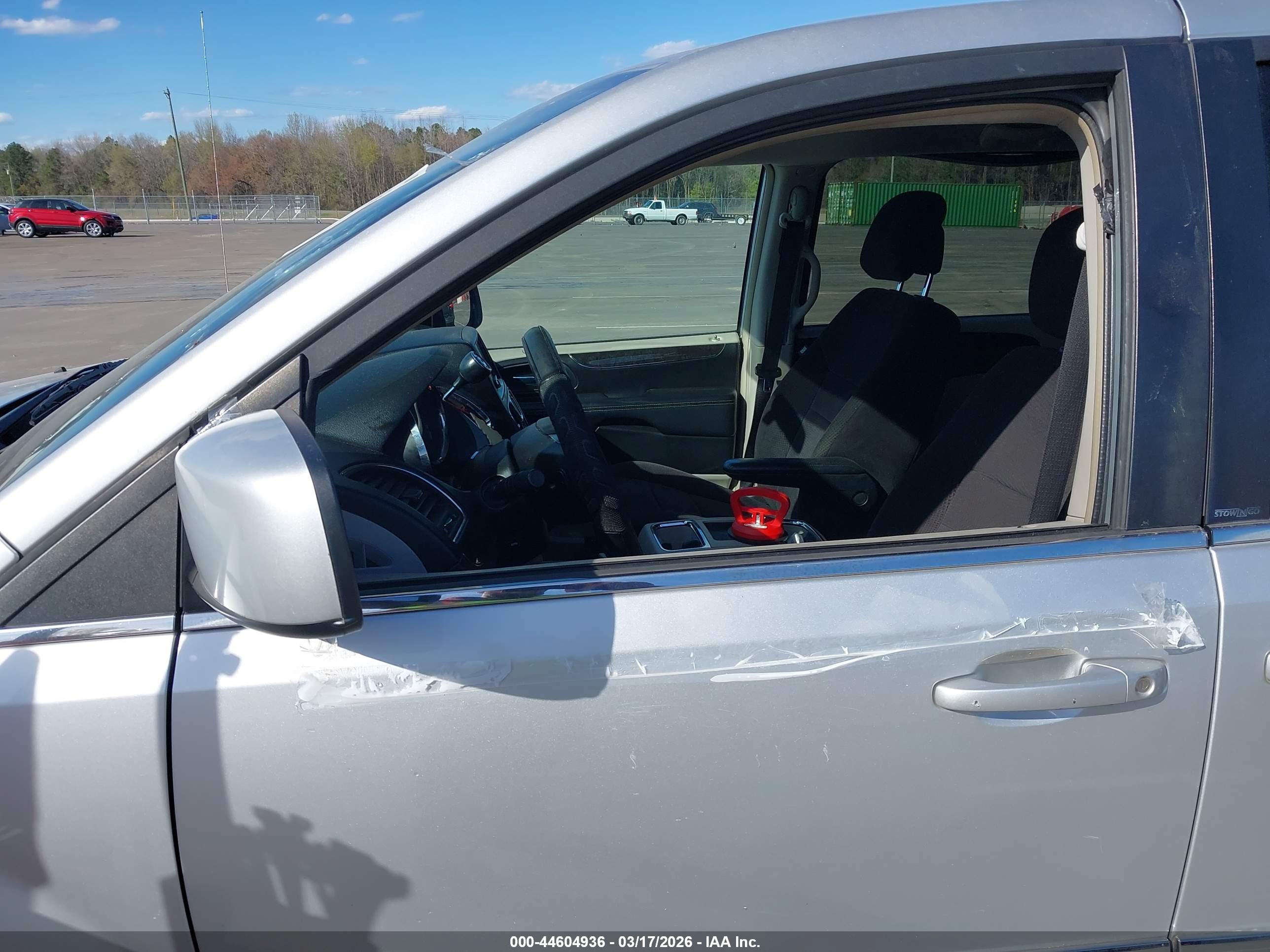 CHRYSLER TOWN image 6