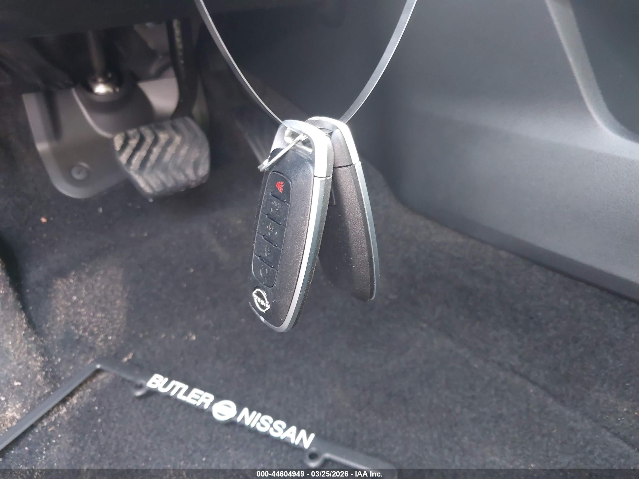 NISSAN ROGUE image 11