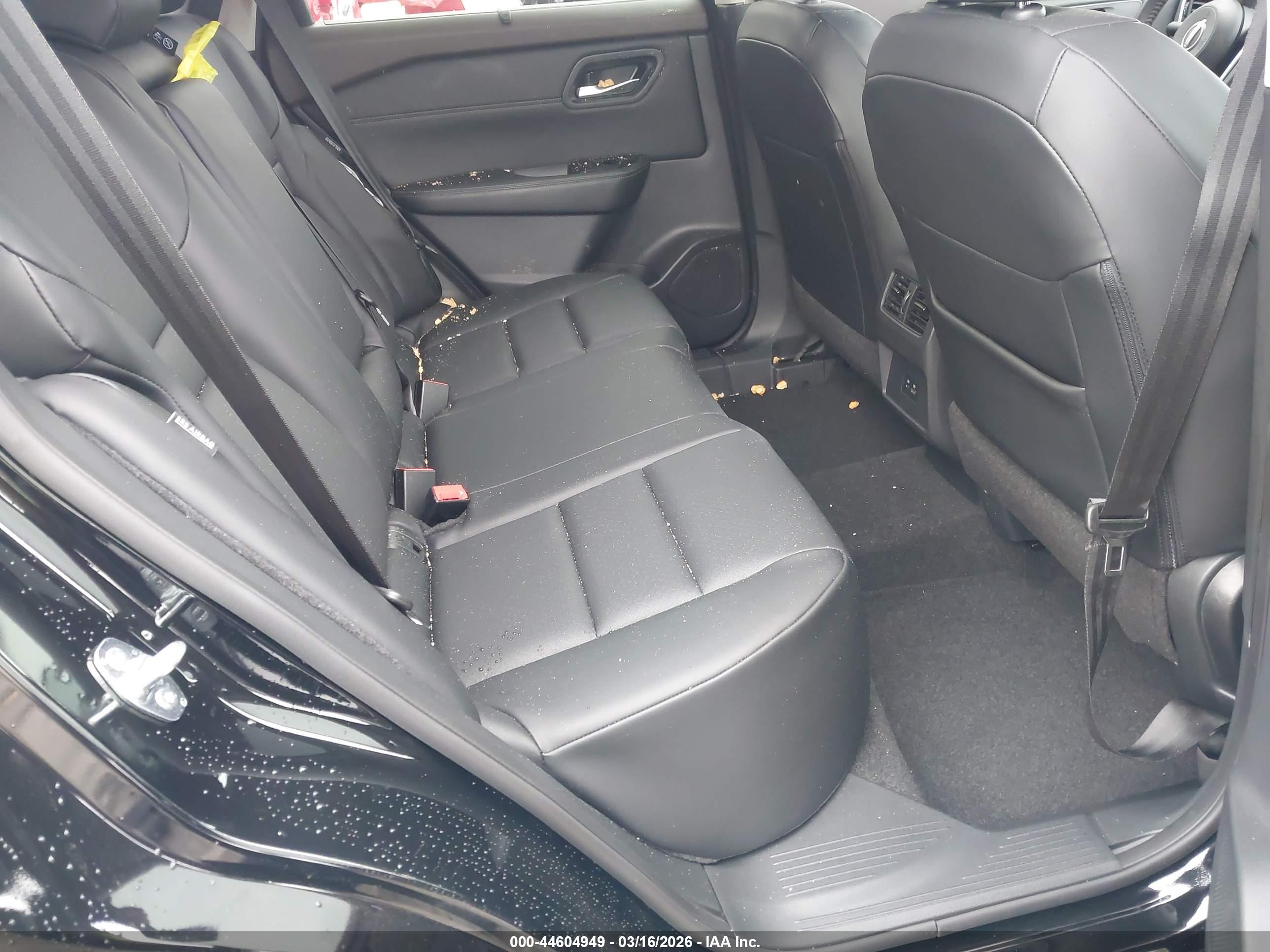 NISSAN ROGUE image 8