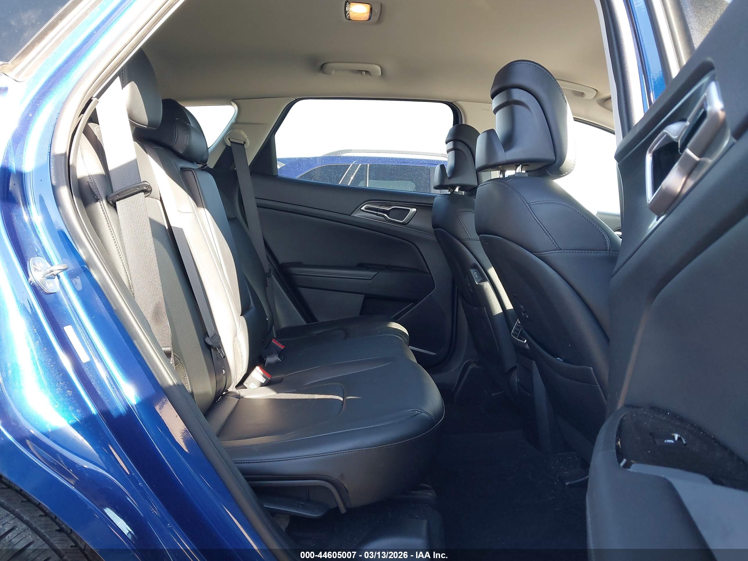 KIA SPORTAGE image 8