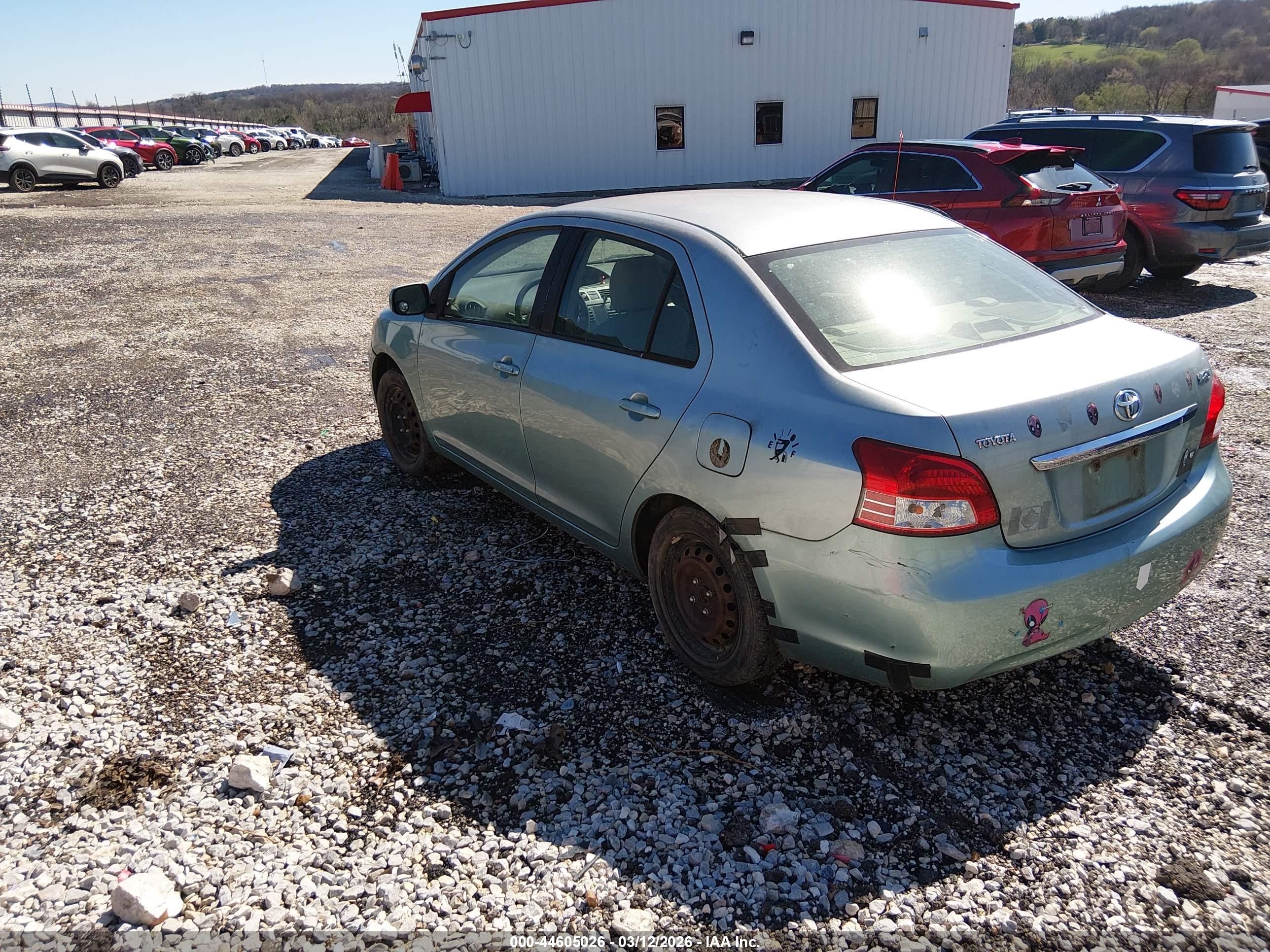 TOYOTA YARIS image 3