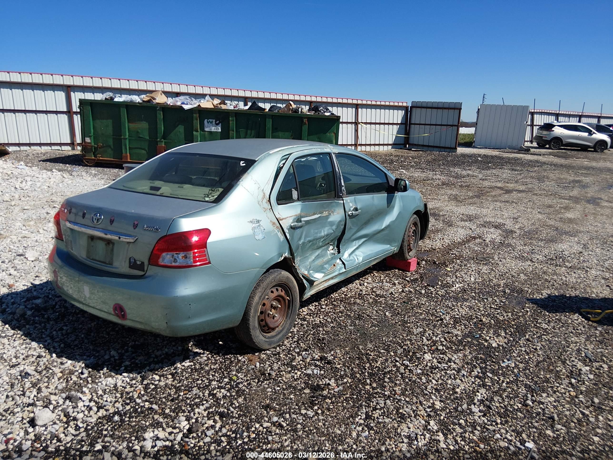 TOYOTA YARIS image 4