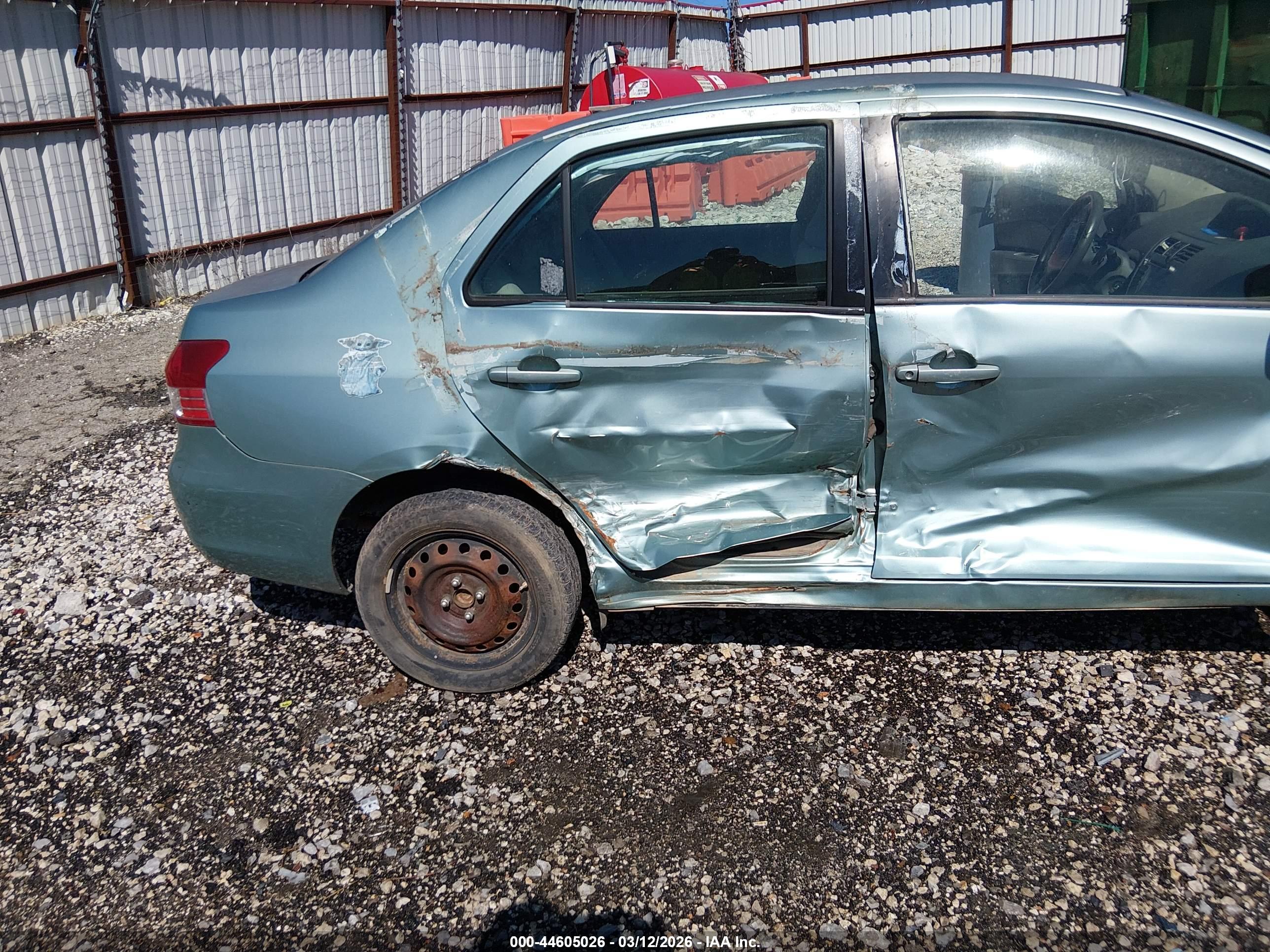 TOYOTA YARIS image 6