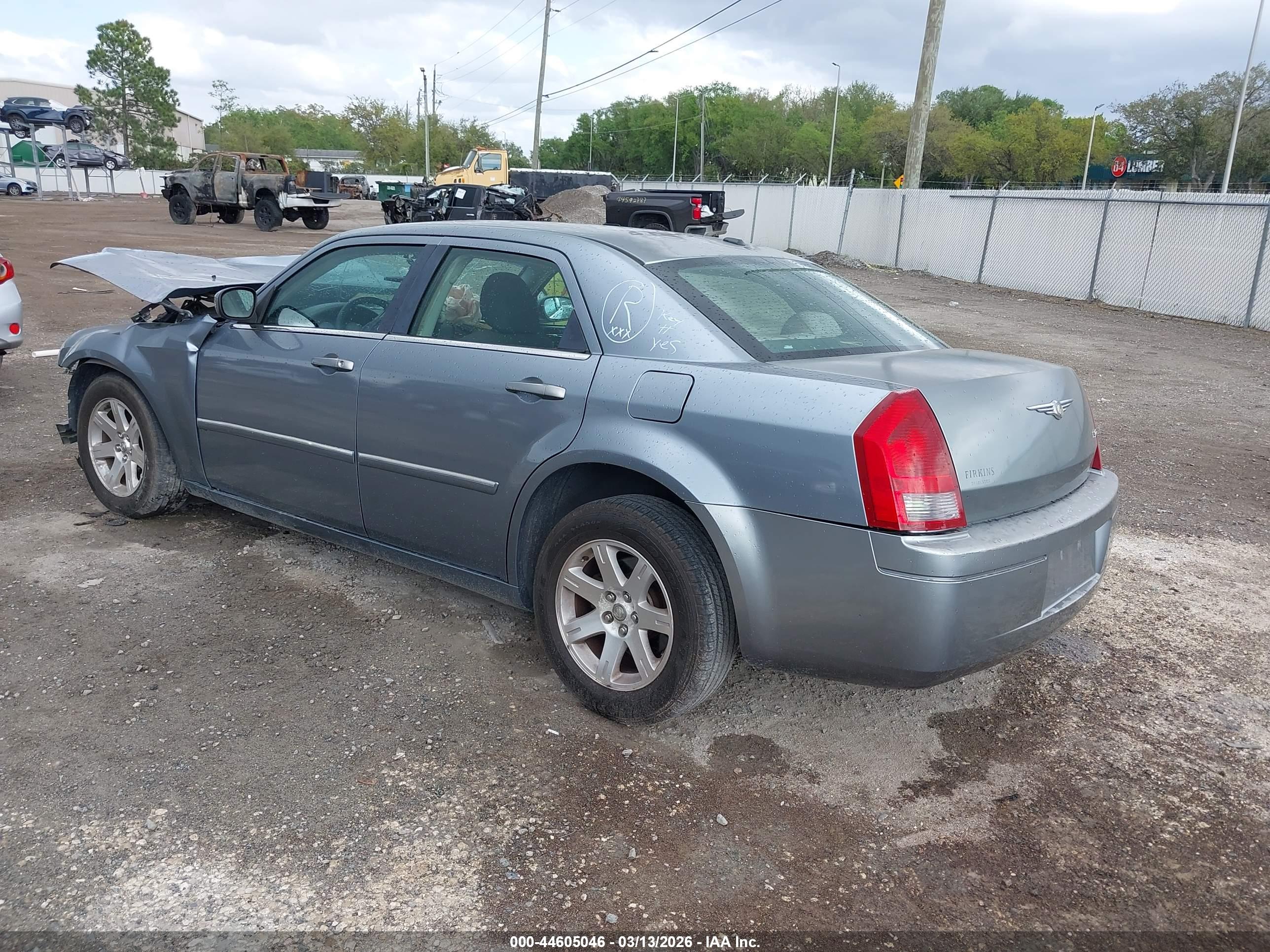 CHRYSLER 300 image 3