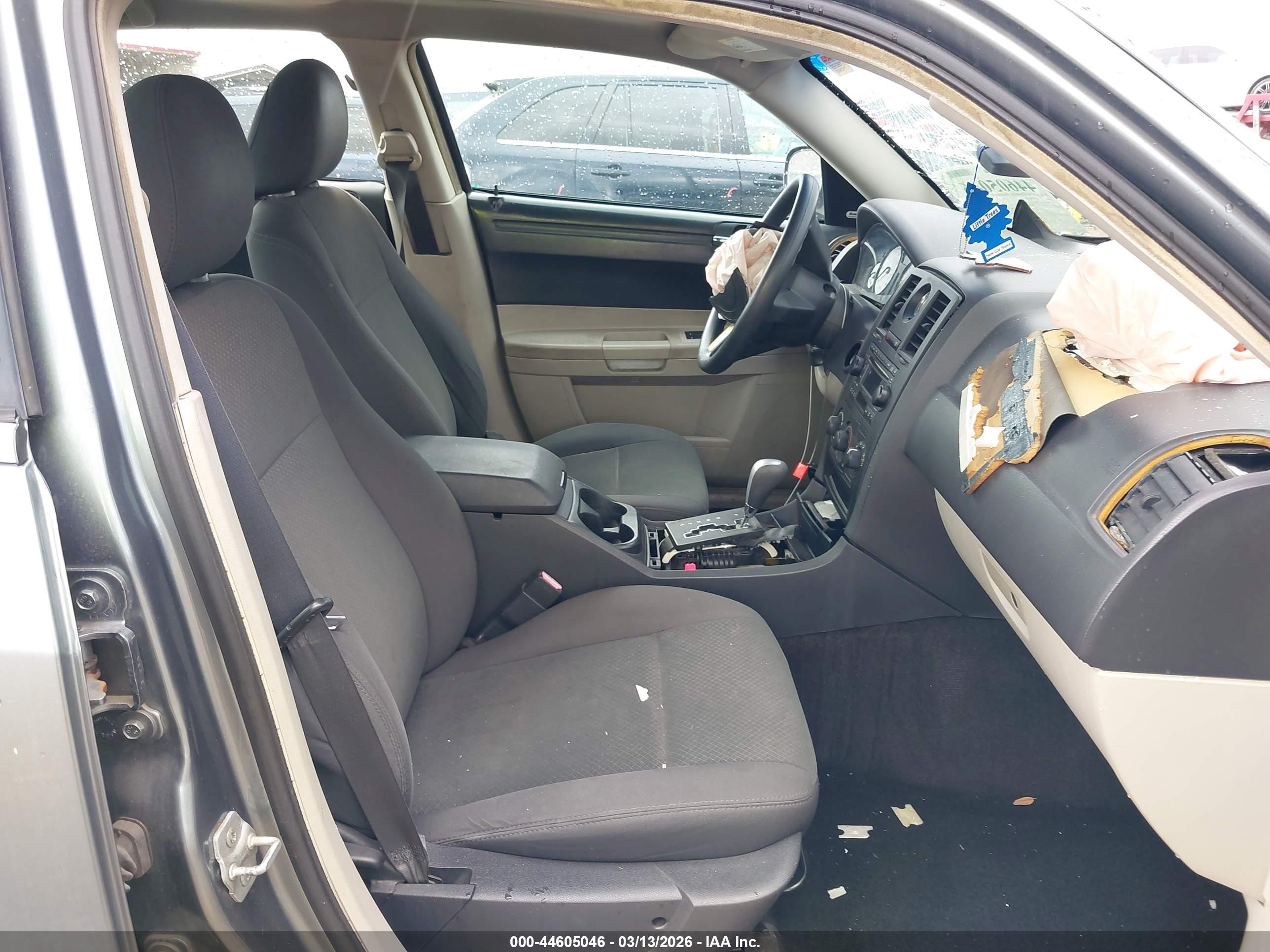 CHRYSLER 300 image 5