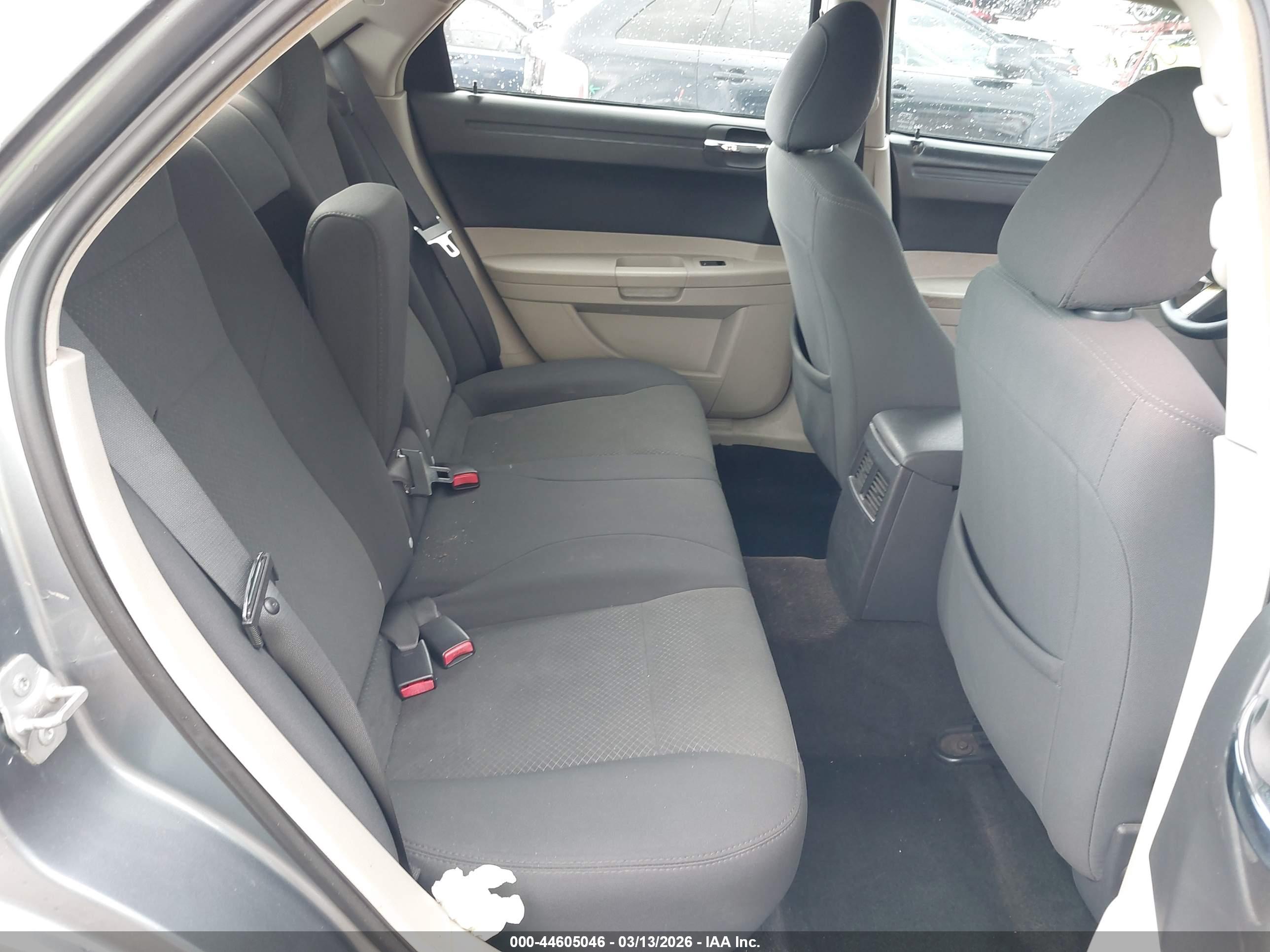 CHRYSLER 300 image 8