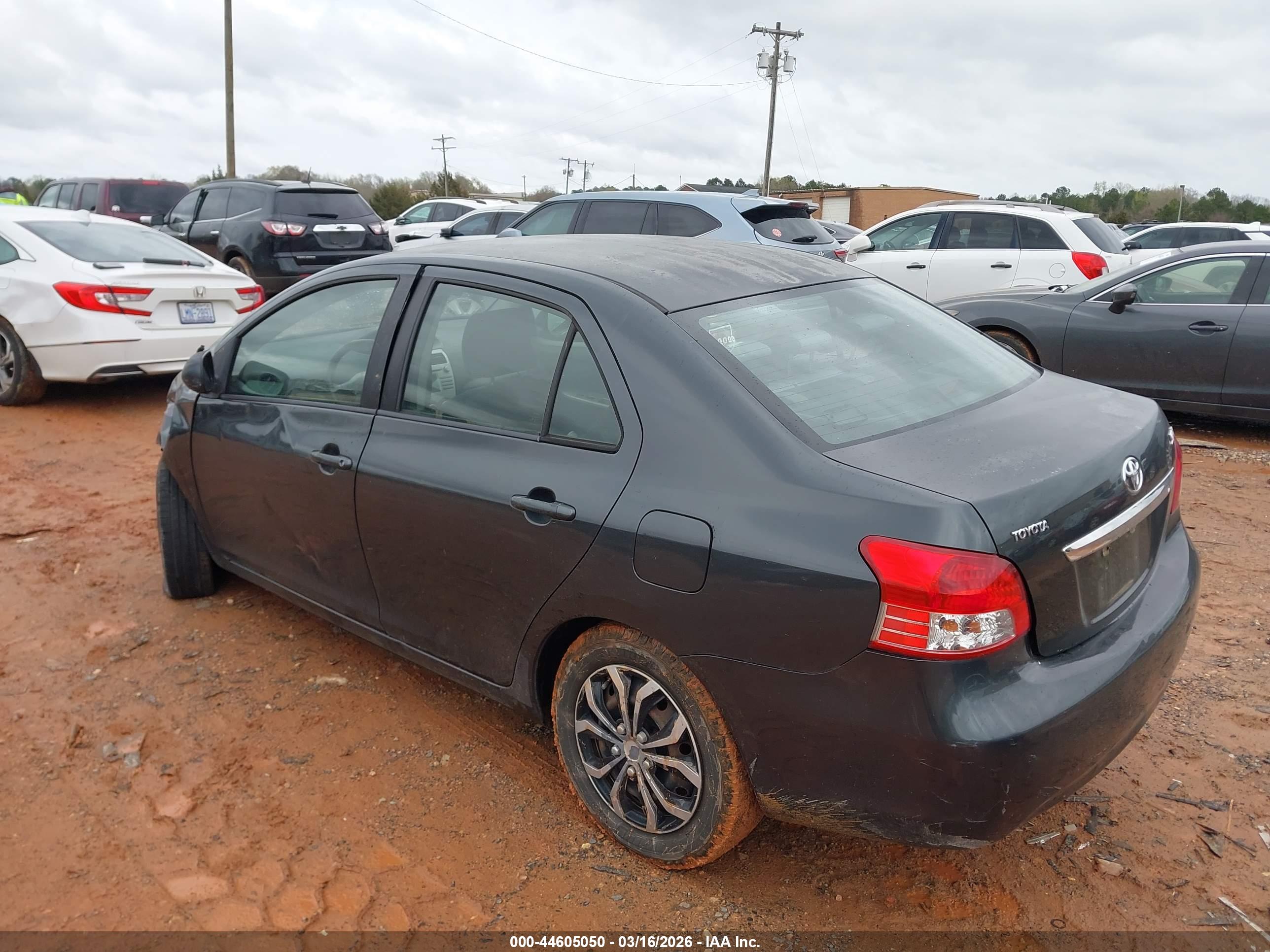 TOYOTA YARIS image 3