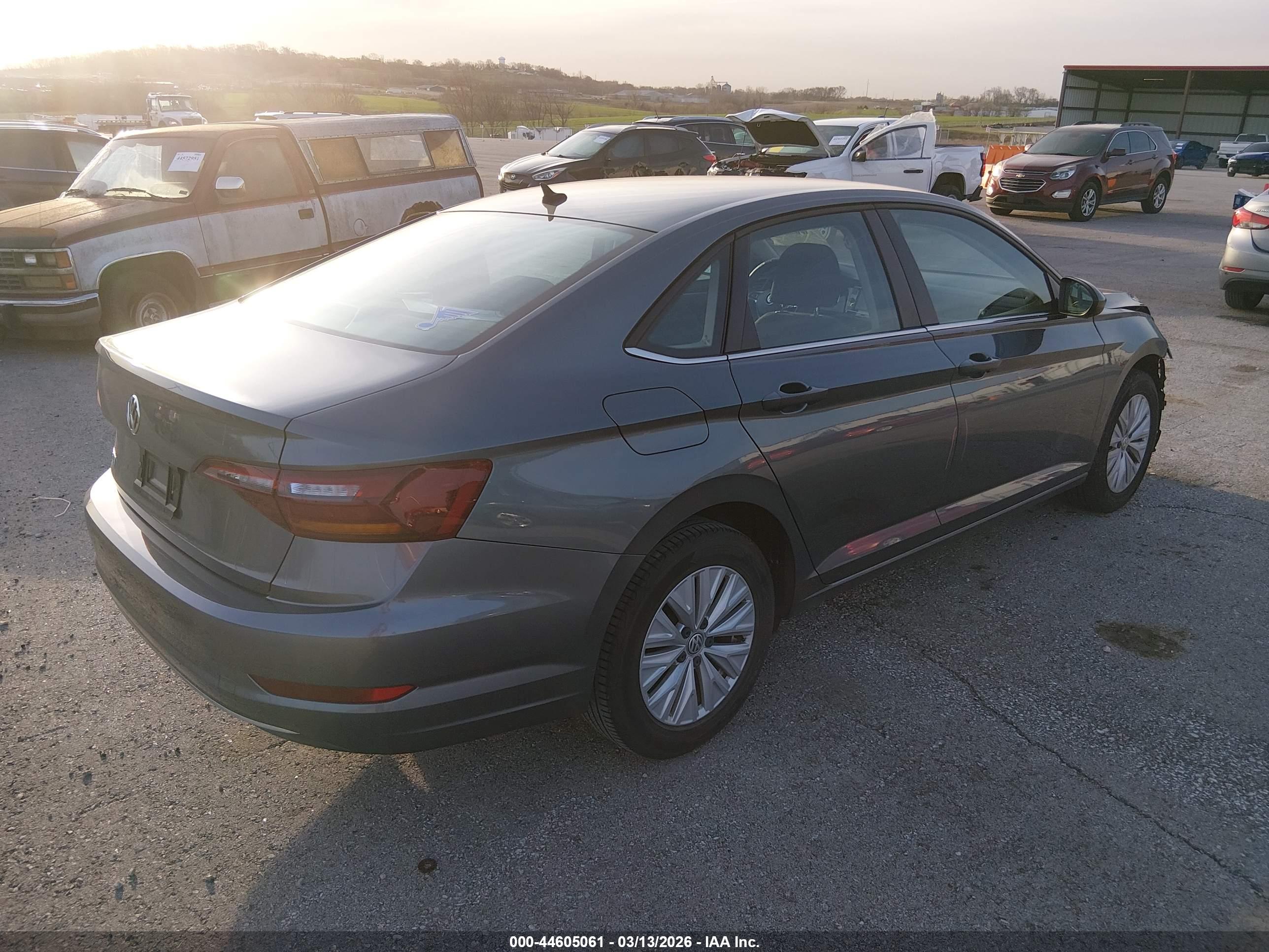 VOLKSWAGEN JETTA image 4