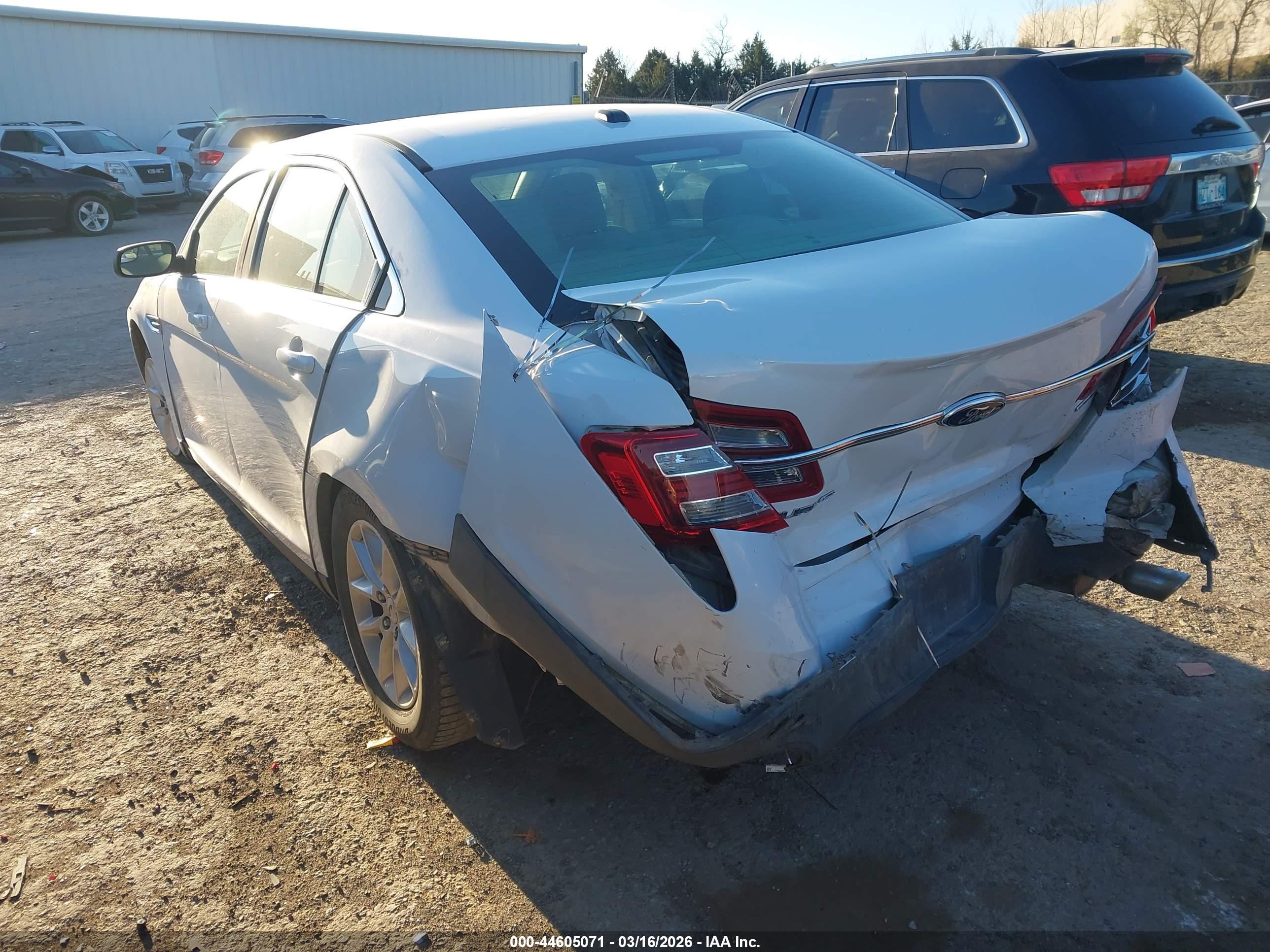 FORD TAURUS image 3