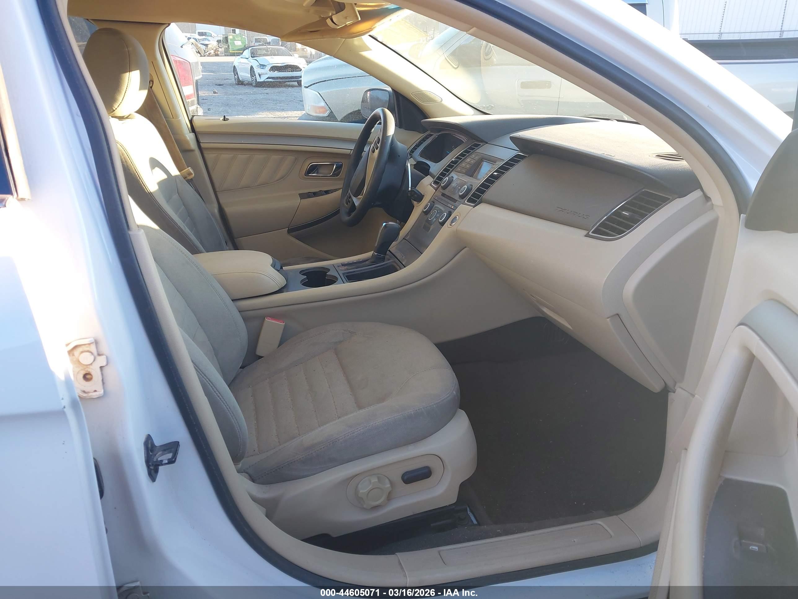 FORD TAURUS image 5