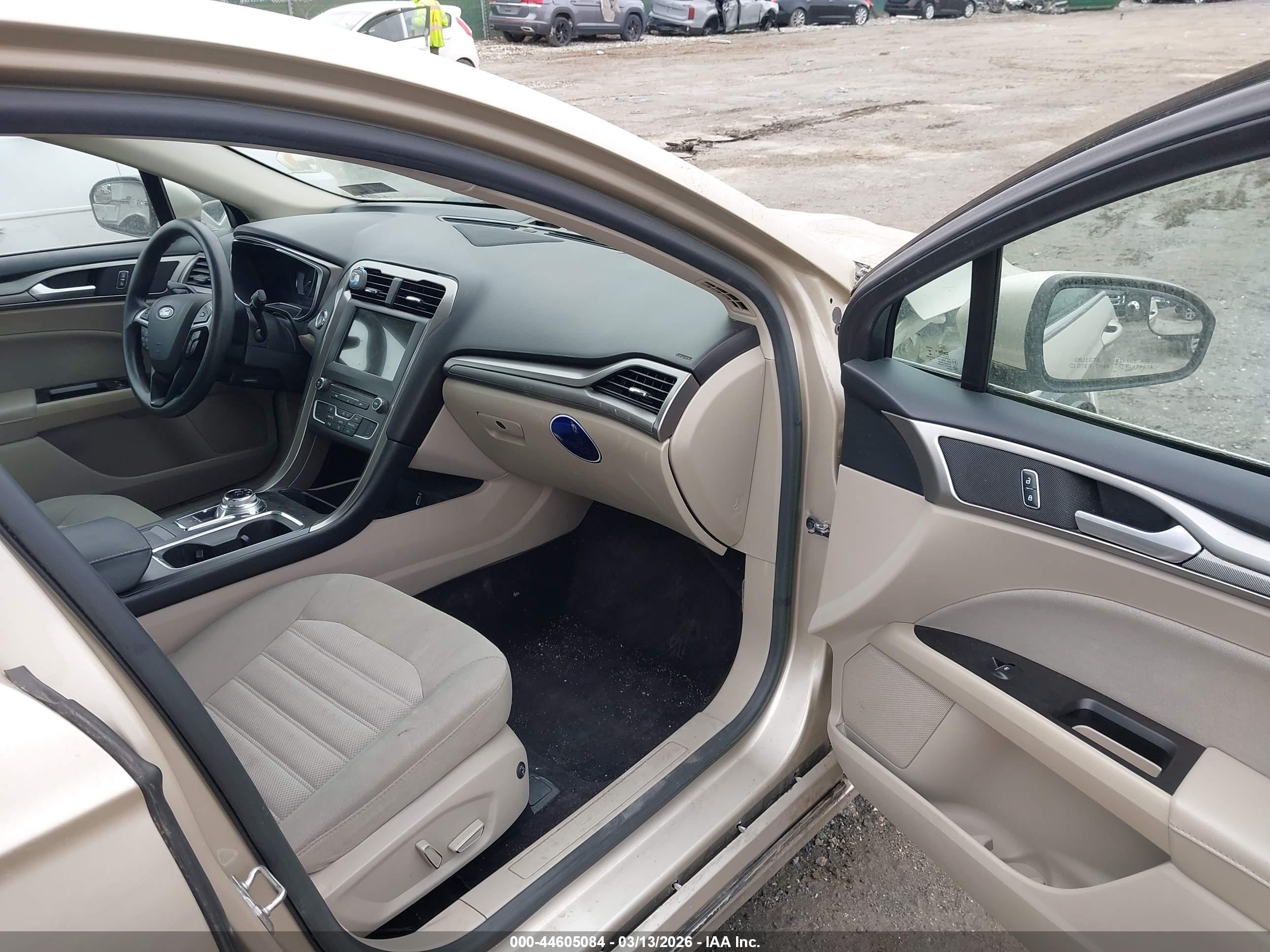 FORD FUSION image 5