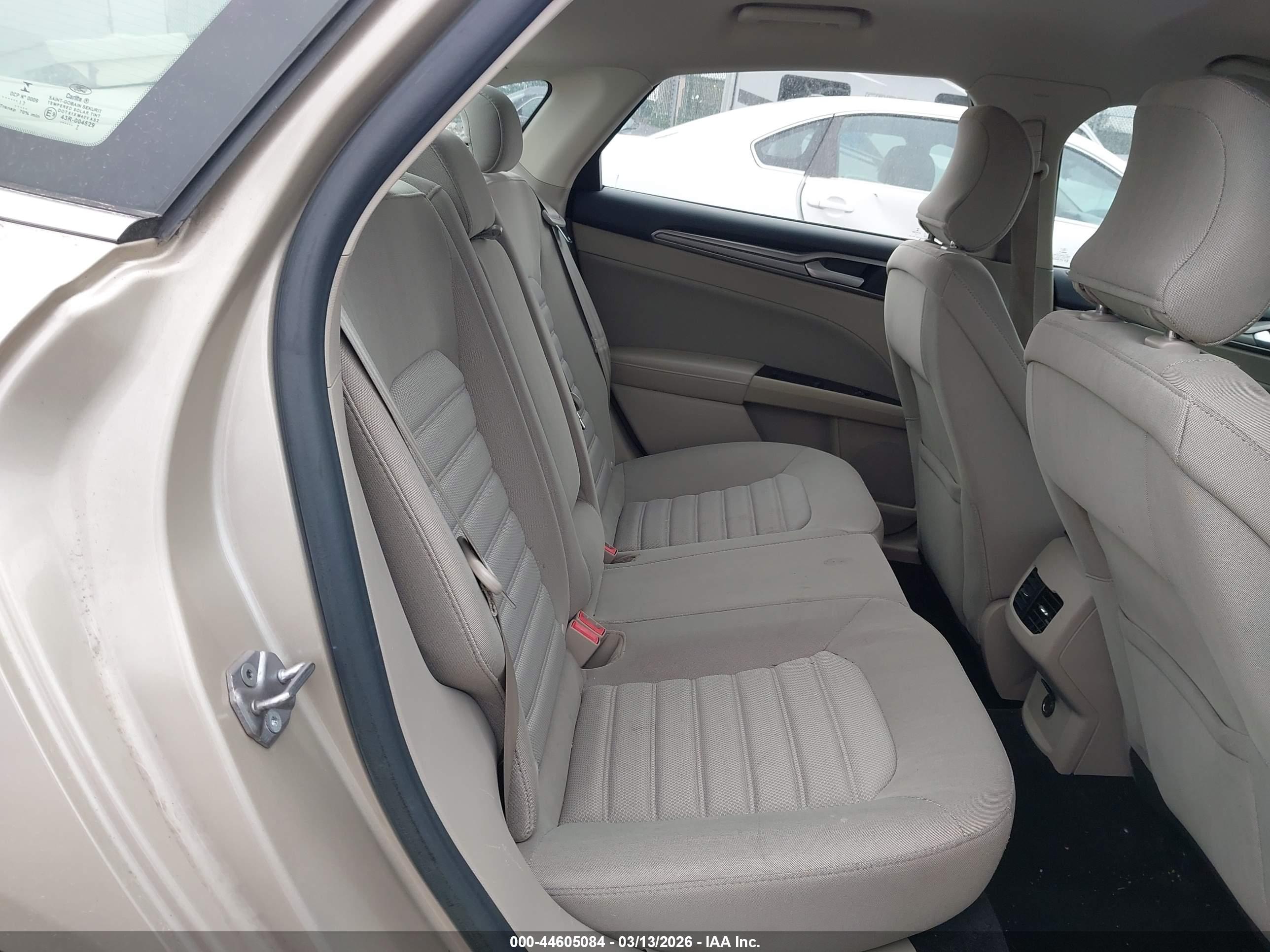 FORD FUSION image 8