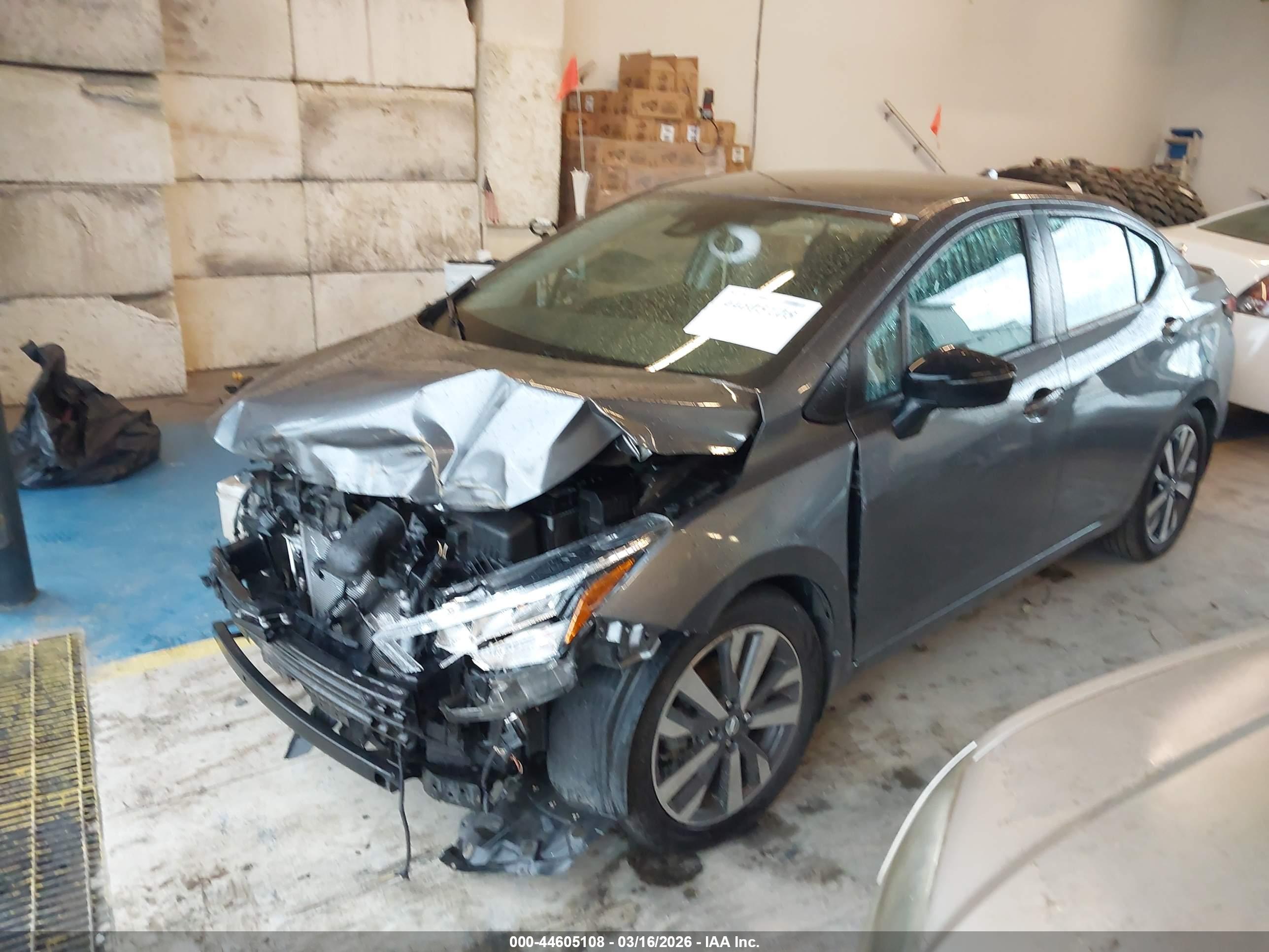 NISSAN VERSA image 2