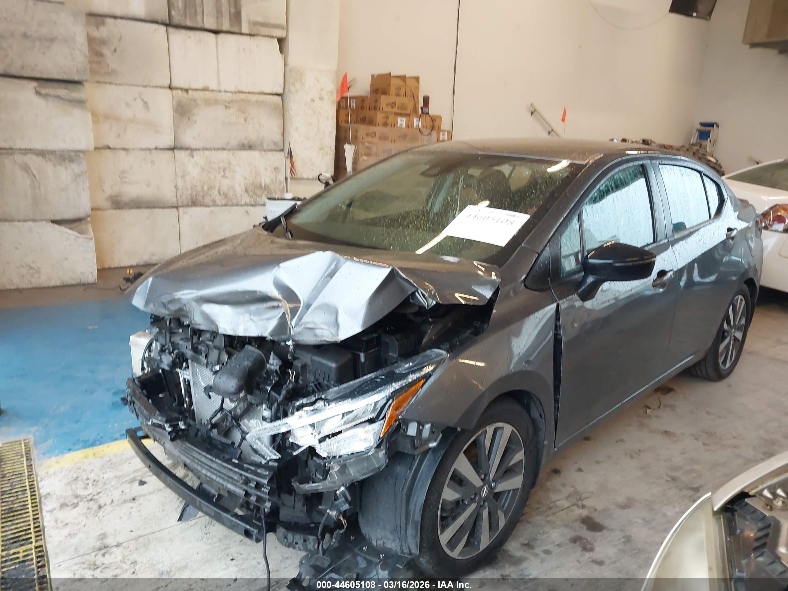 NISSAN VERSA image 6