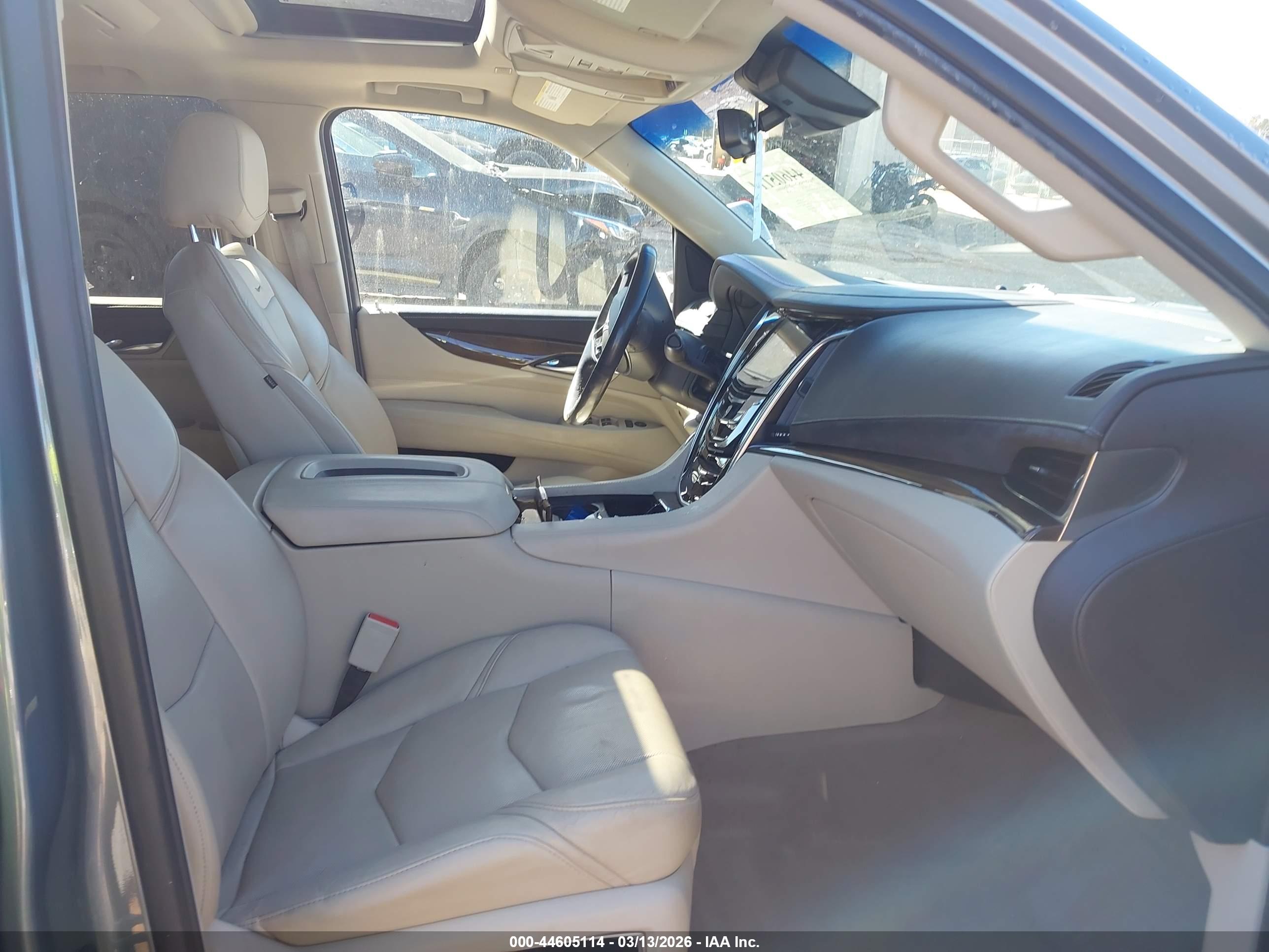 CADILLAC ESCALADE image 5