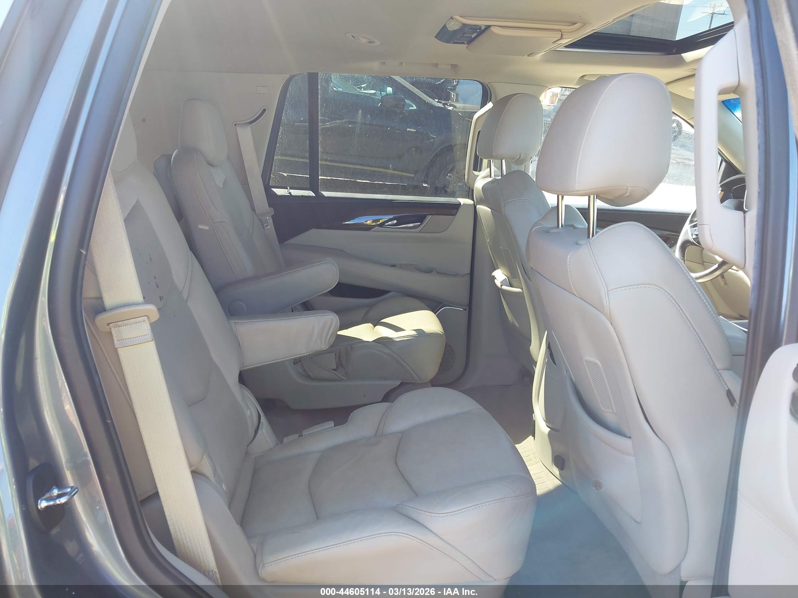 CADILLAC ESCALADE image 8