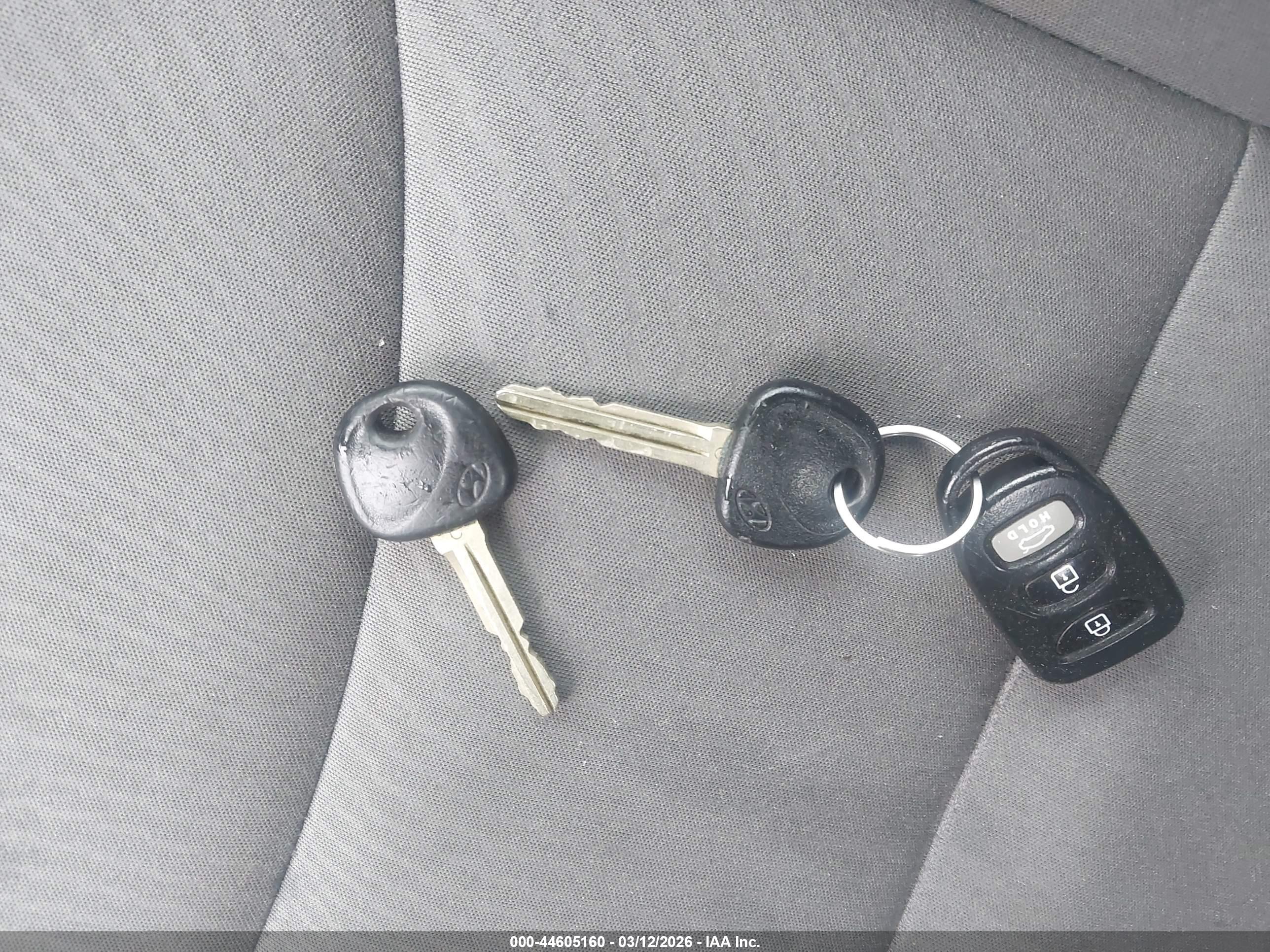 HYUNDAI ELANTRA image 11