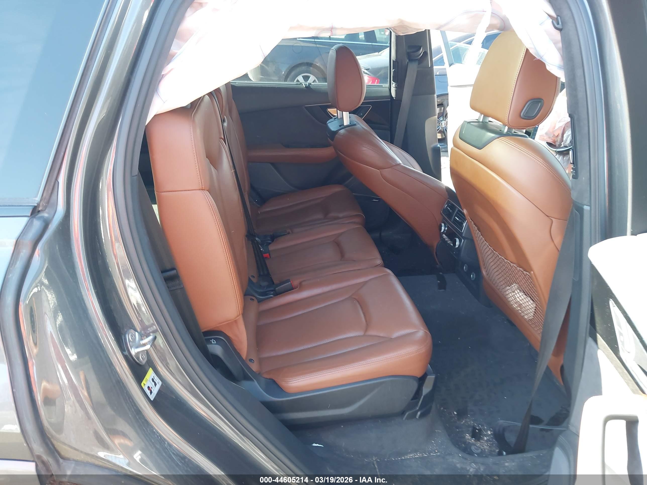 AUDI Q7 image 8